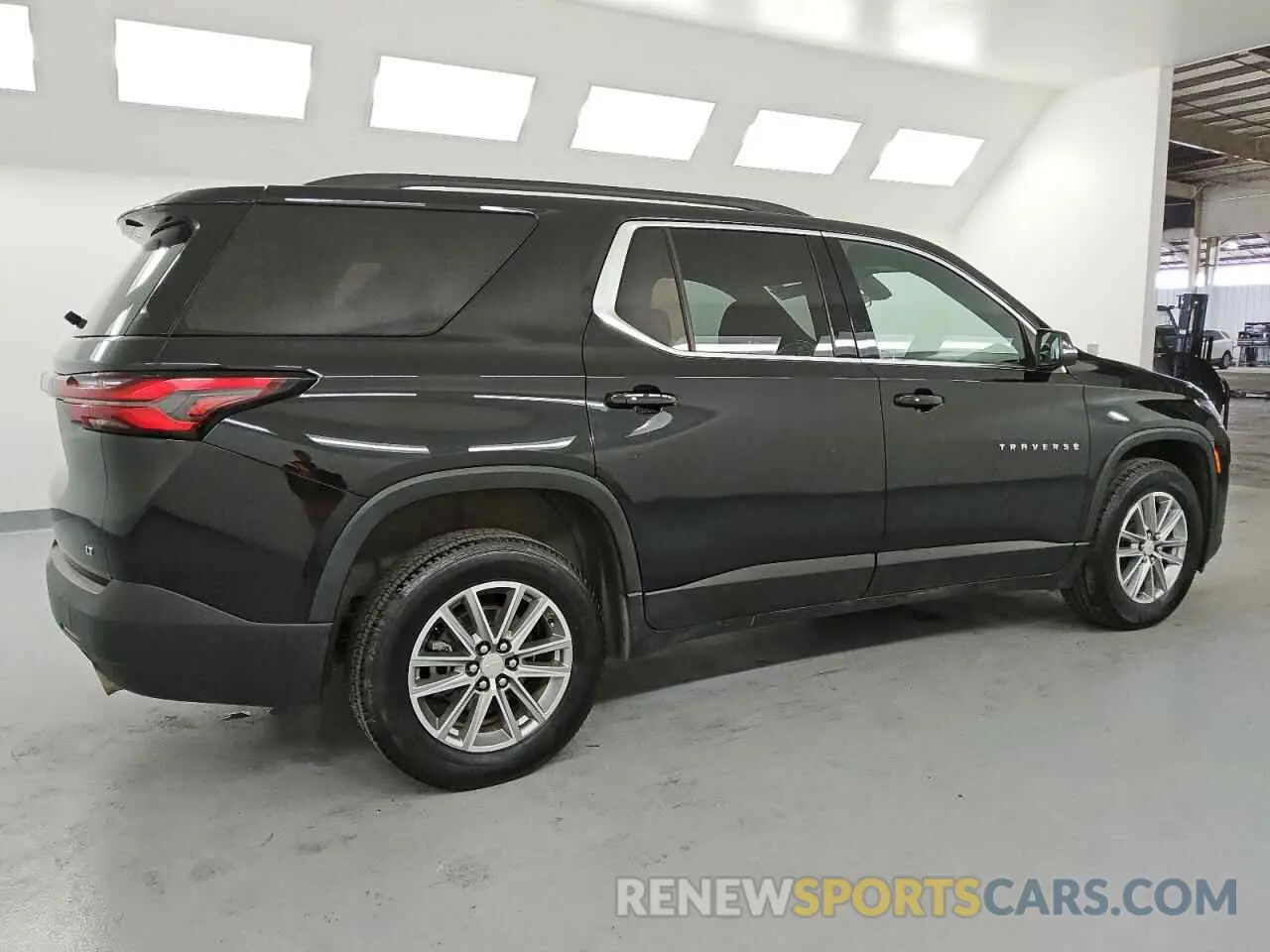 3 Photograph of a damaged car 1GNEVGKW7PJ148353 CHEVROLET TRAVERSE 2023