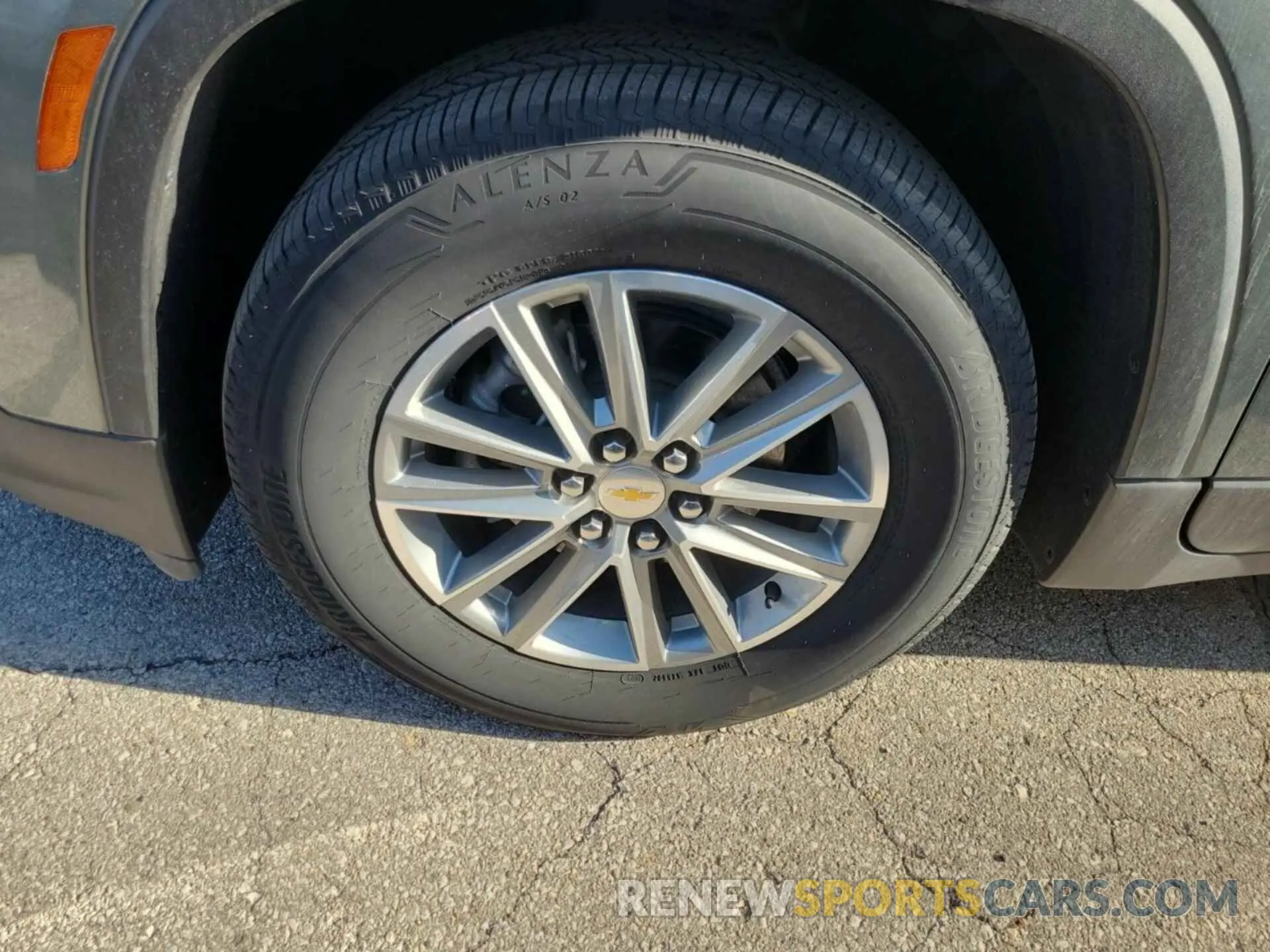 18 Photograph of a damaged car 1GNEVGKW7PJ227568 CHEVROLET TRAVERSE 2023