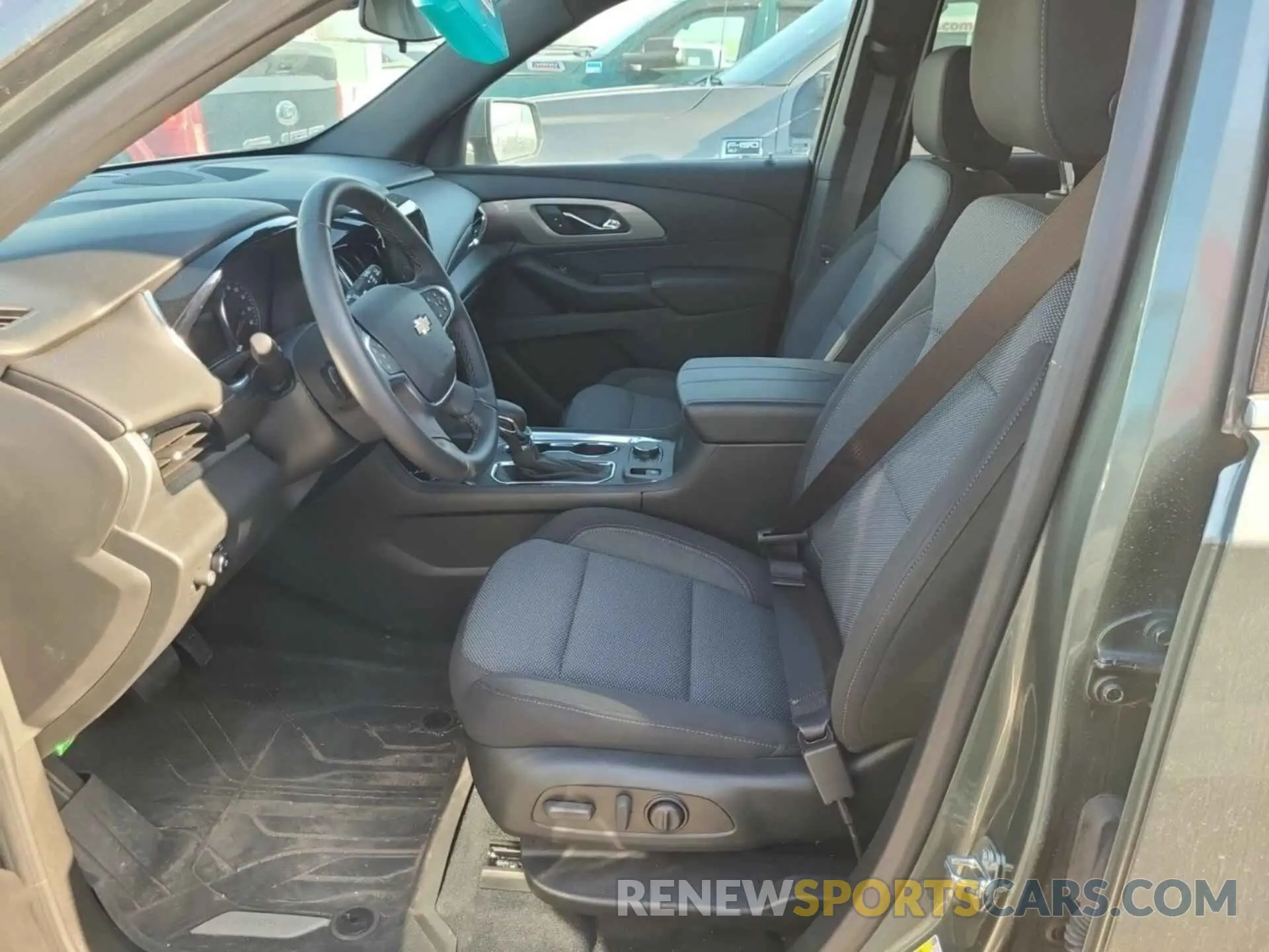 6 Photograph of a damaged car 1GNEVGKW7PJ227568 CHEVROLET TRAVERSE 2023