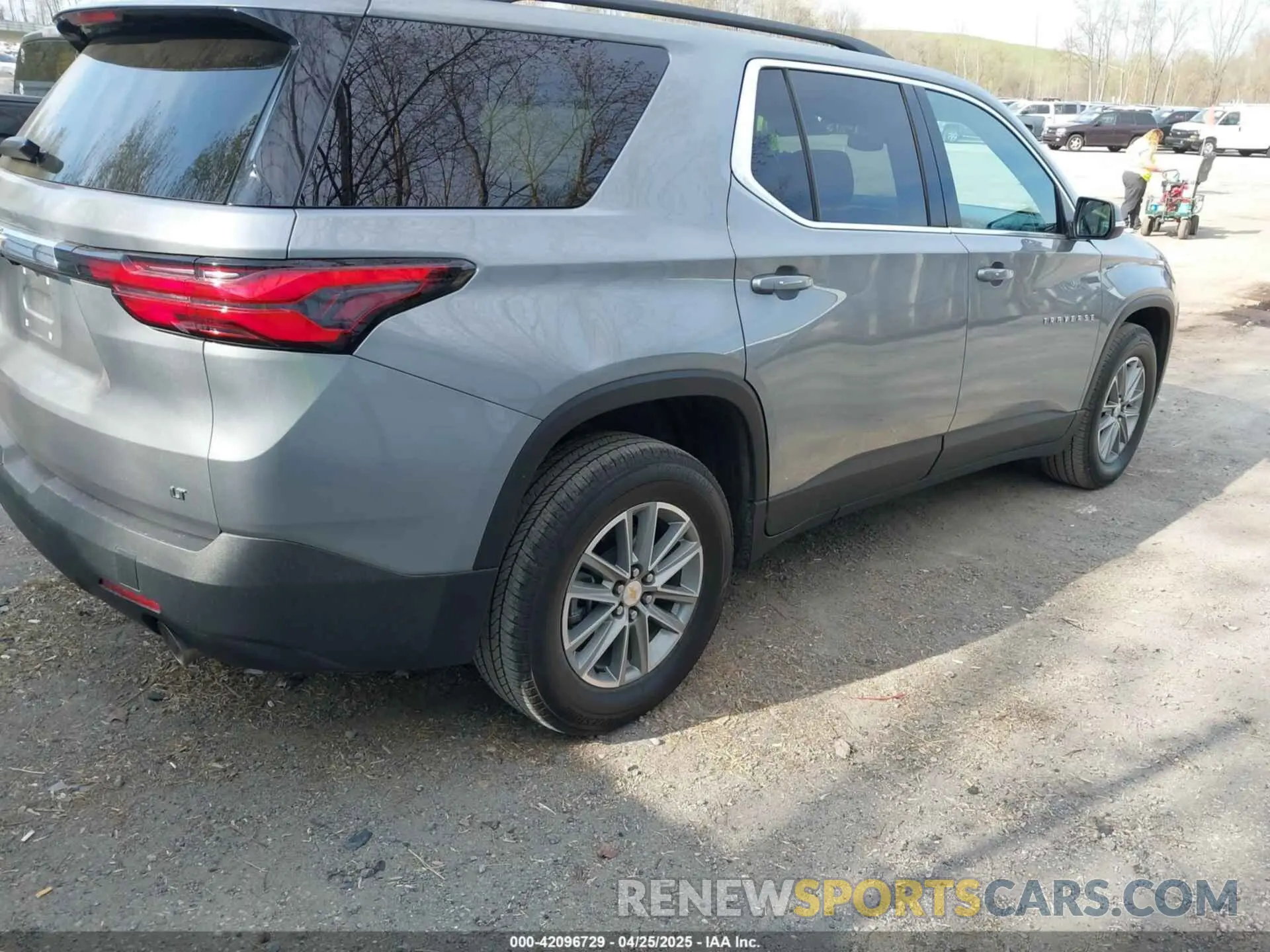 4 Photograph of a damaged car 1GNEVGKW7PJ324625 CHEVROLET TRAVERSE 2023
