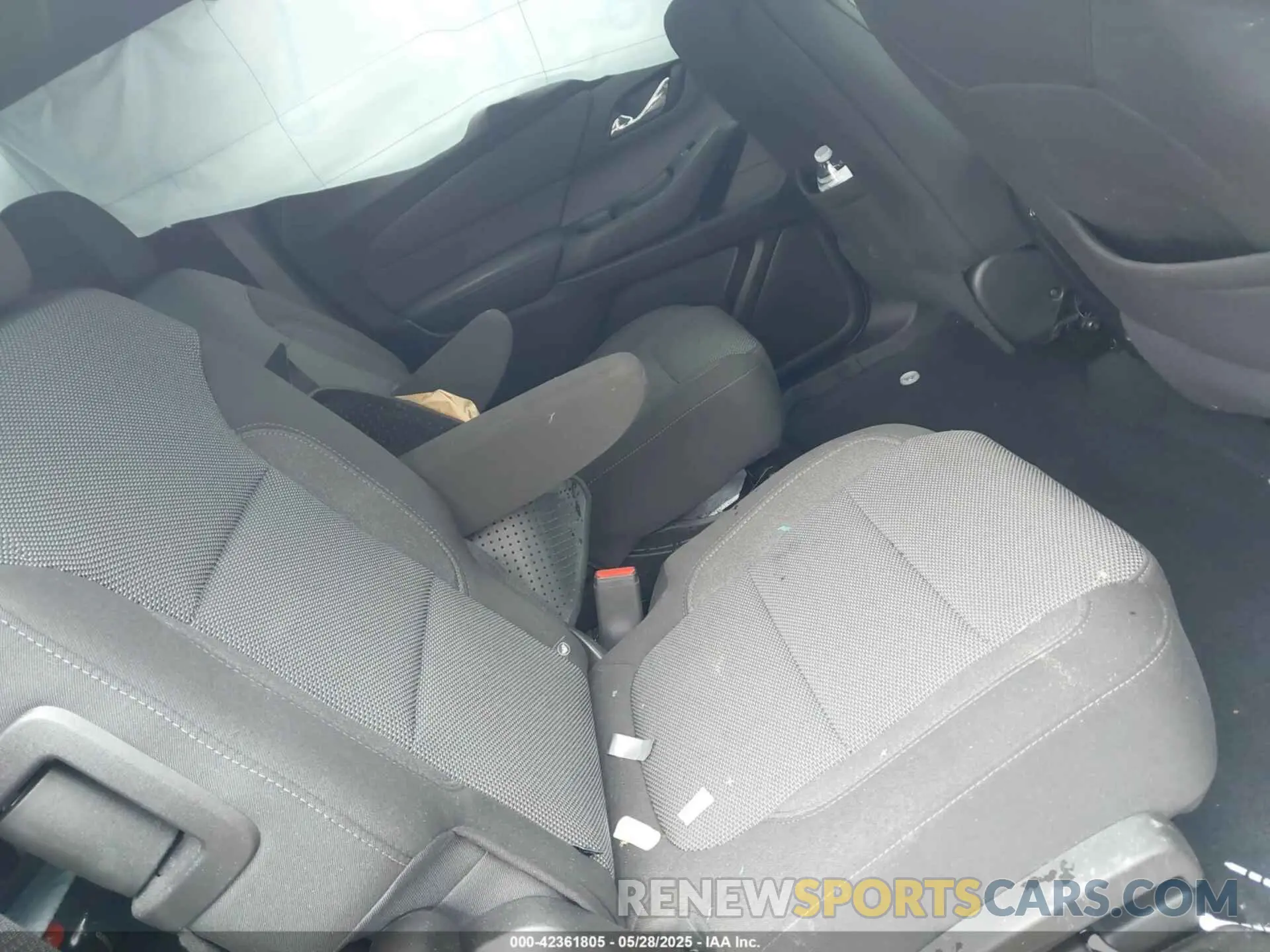 8 Photograph of a damaged car 1GNEVGKW8PJ269022 CHEVROLET TRAVERSE 2023