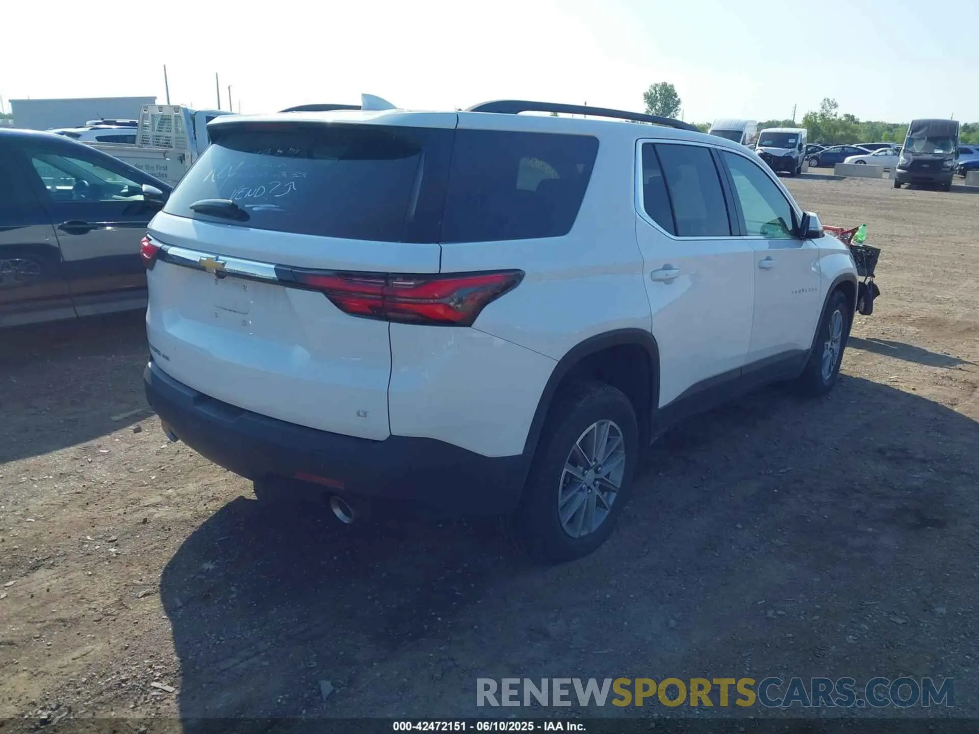 4 Photograph of a damaged car 1GNEVGKW9PJ144823 CHEVROLET TRAVERSE 2023