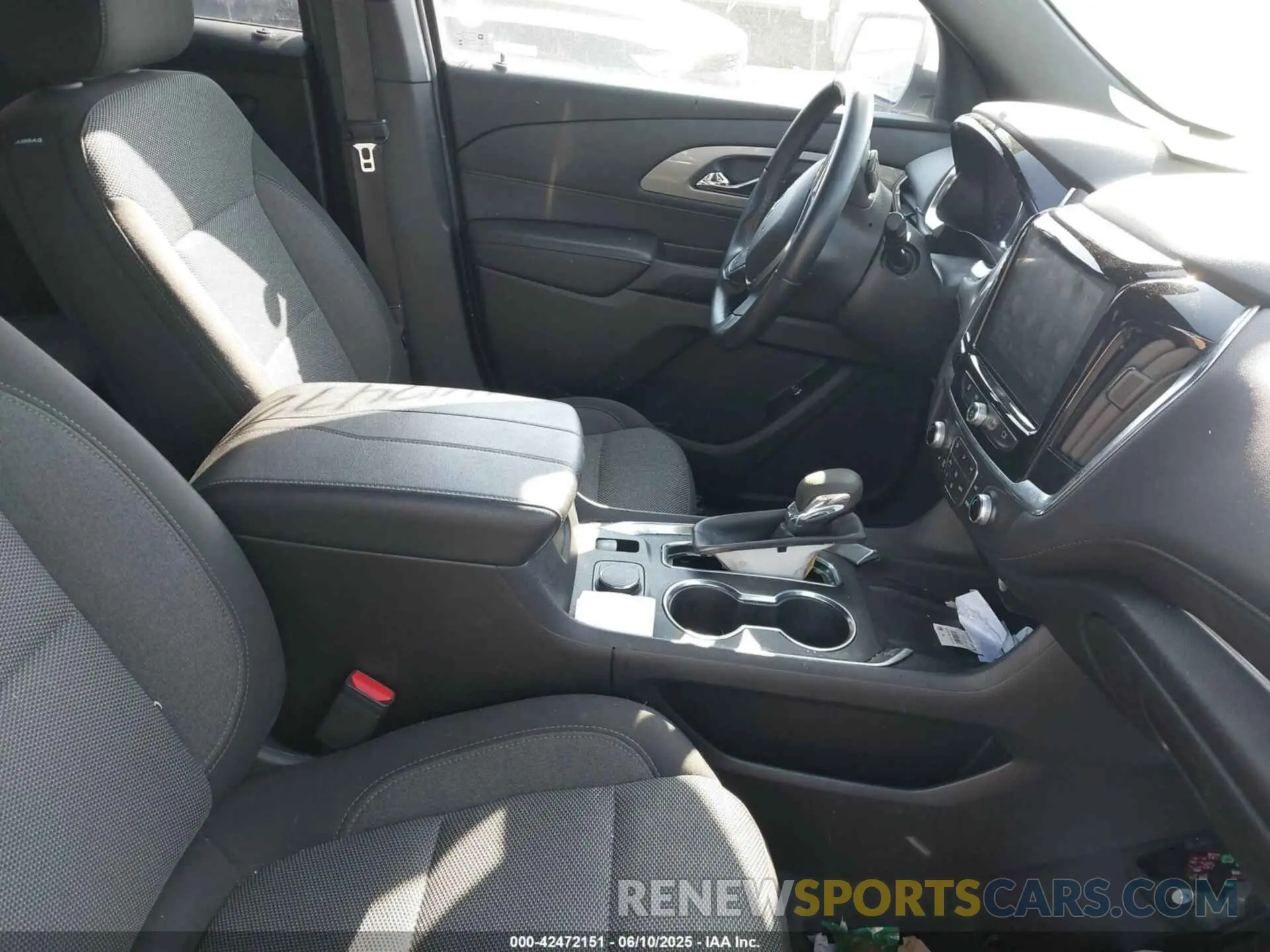 5 Photograph of a damaged car 1GNEVGKW9PJ144823 CHEVROLET TRAVERSE 2023