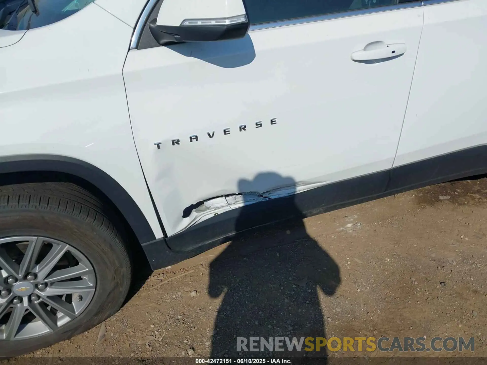 6 Photograph of a damaged car 1GNEVGKW9PJ144823 CHEVROLET TRAVERSE 2023