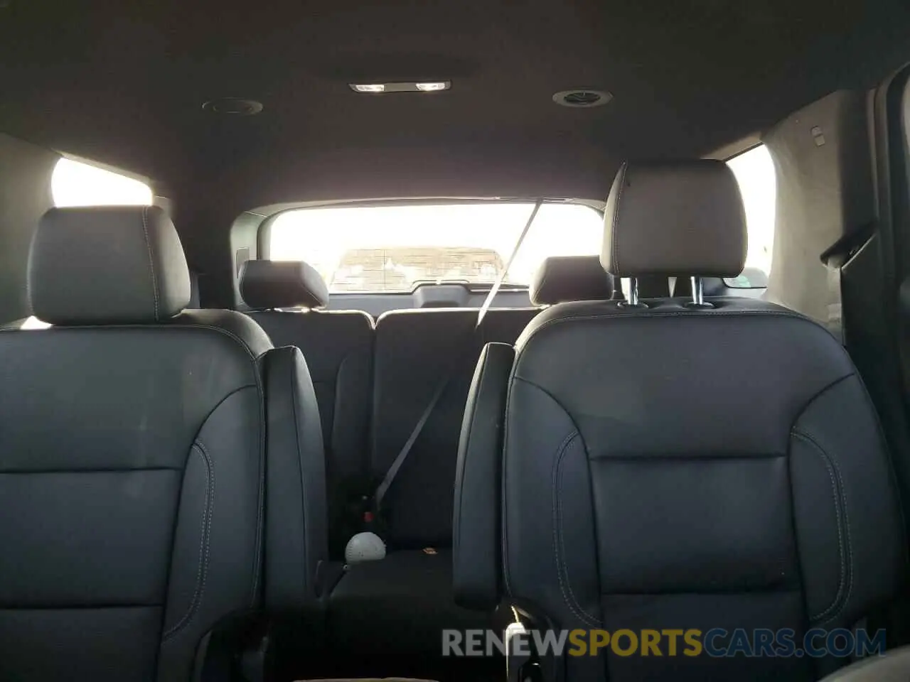 10 Photograph of a damaged car 1GNEVHKW0PJ328859 CHEVROLET TRAVERSE 2023