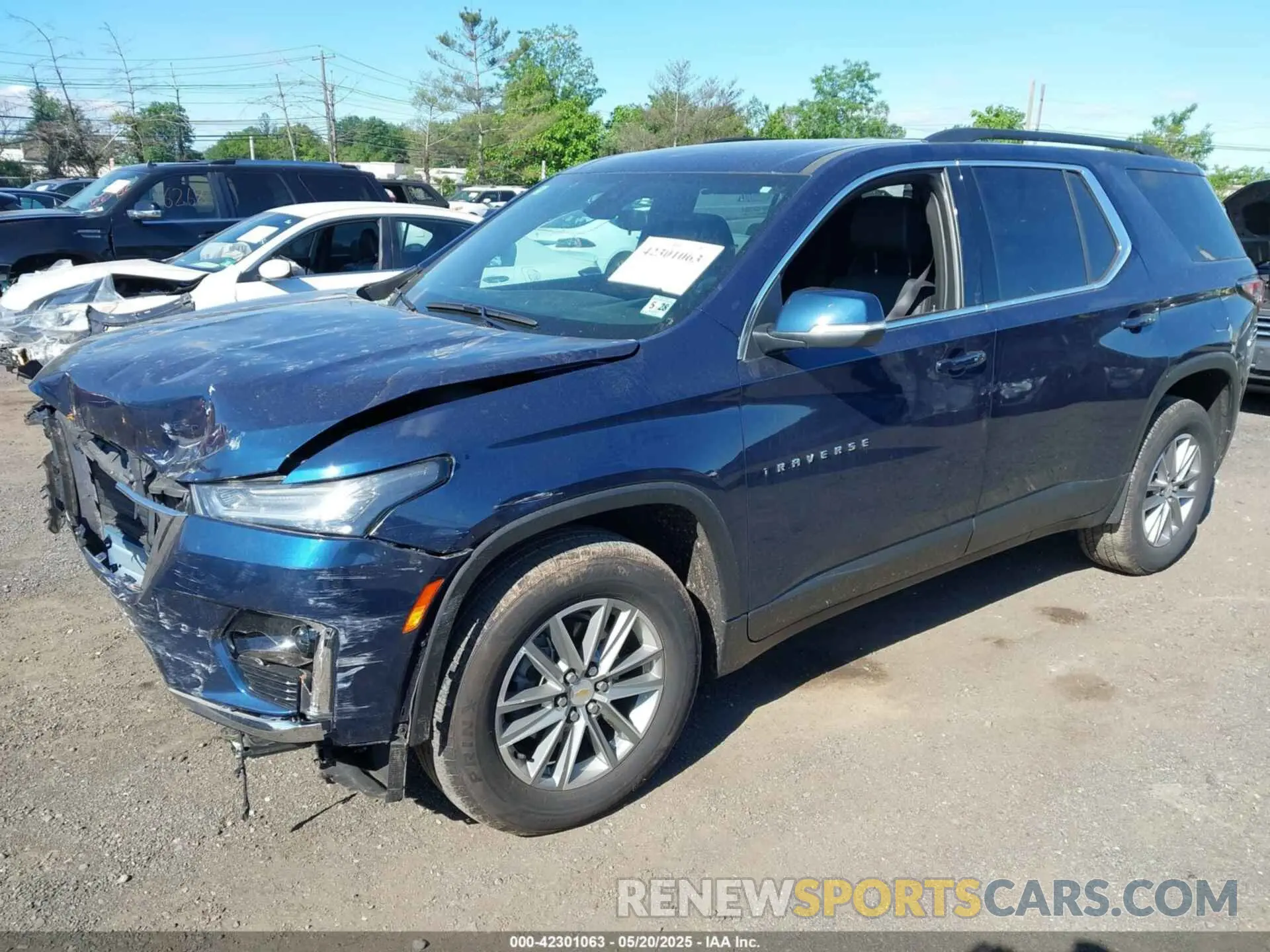 2 Photograph of a damaged car 1GNEVHKW1PJ232125 CHEVROLET TRAVERSE 2023