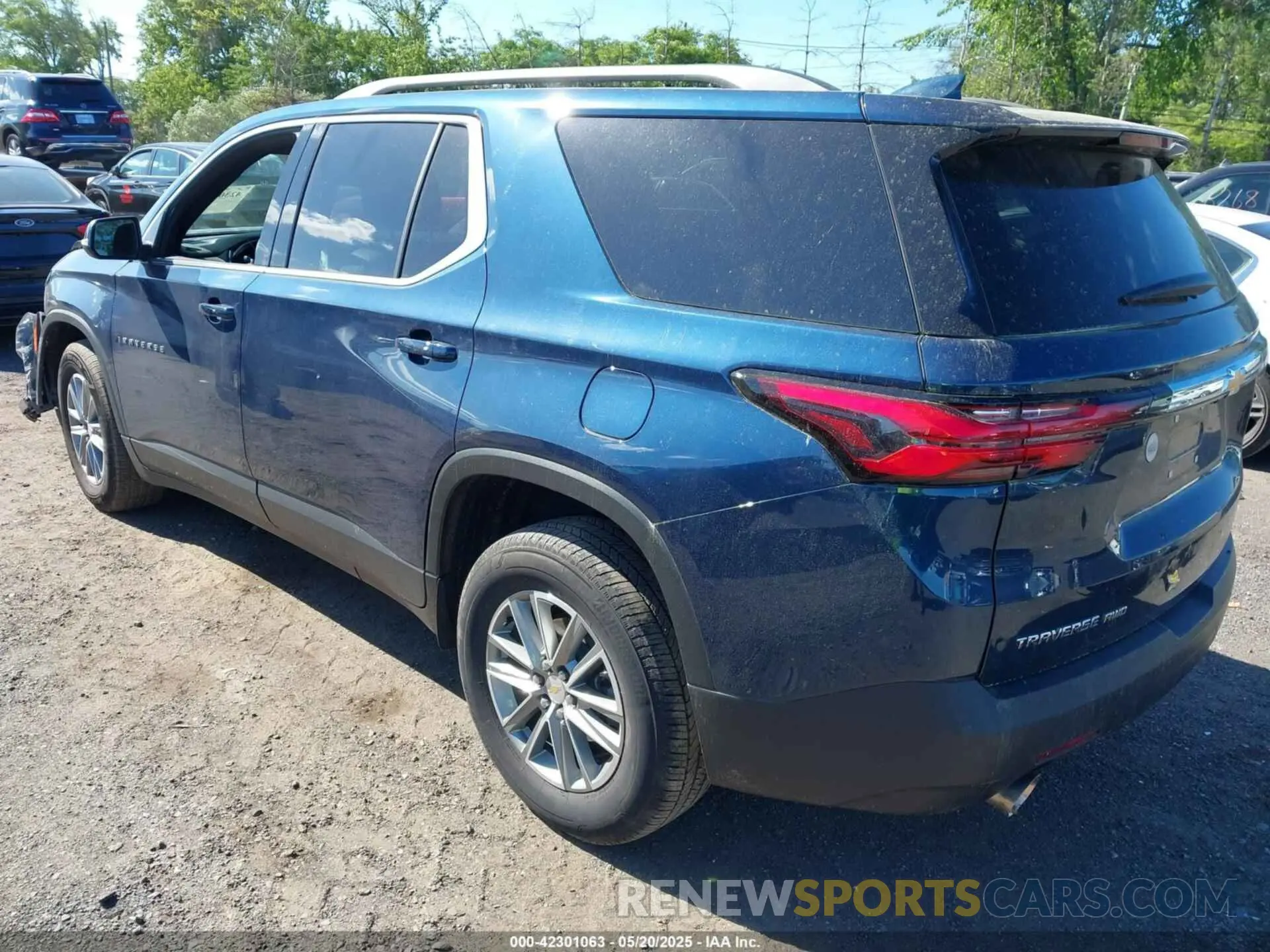 3 Photograph of a damaged car 1GNEVHKW1PJ232125 CHEVROLET TRAVERSE 2023