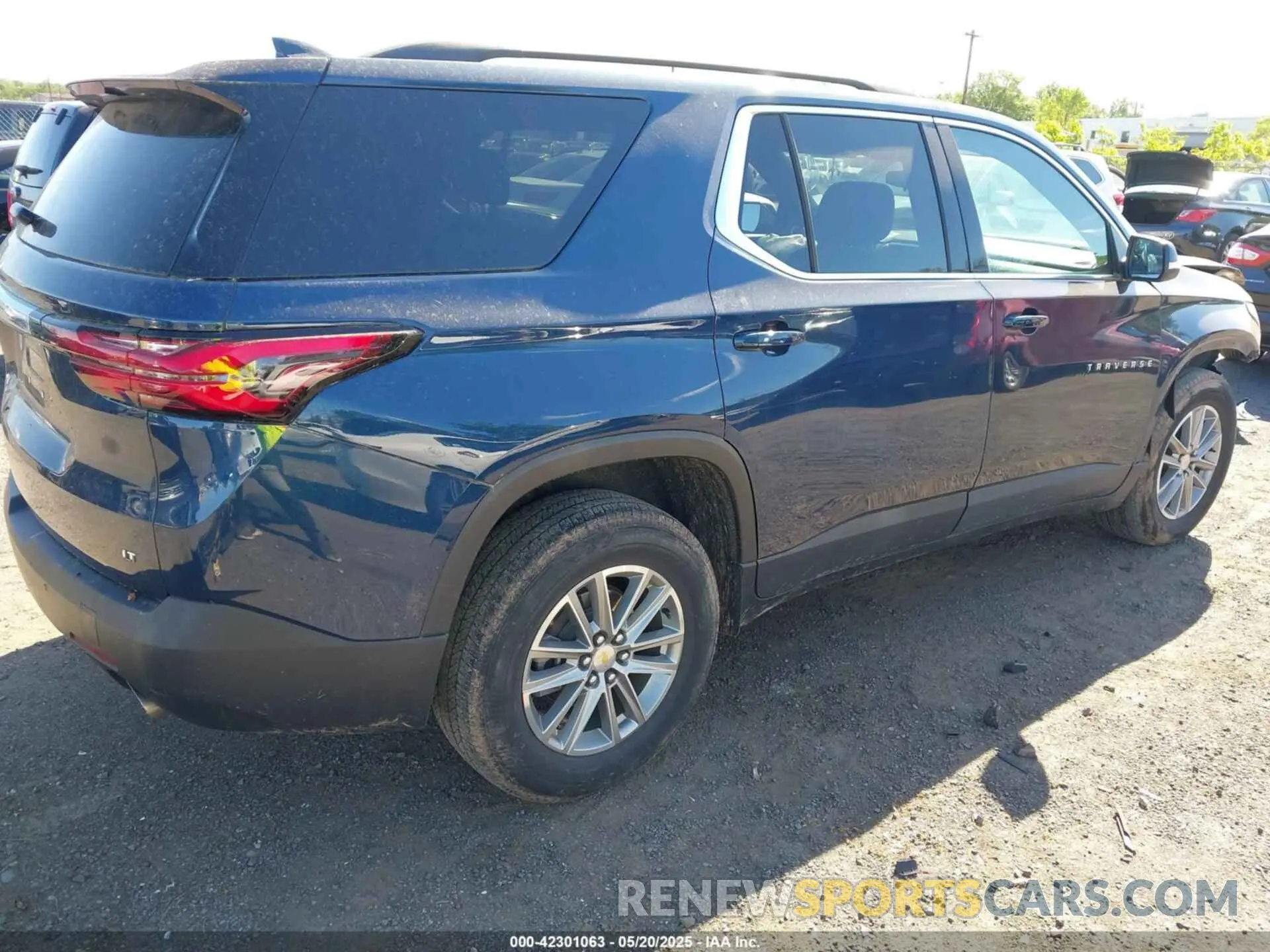 4 Photograph of a damaged car 1GNEVHKW1PJ232125 CHEVROLET TRAVERSE 2023