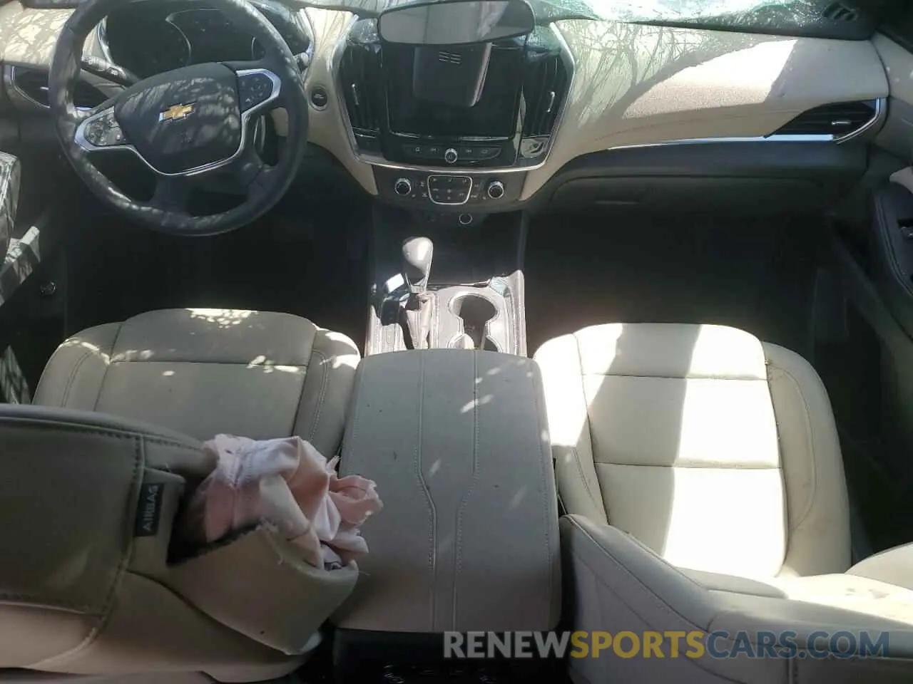 8 Photograph of a damaged car 1GNEVHKW2PJ191164 CHEVROLET TRAVERSE 2023