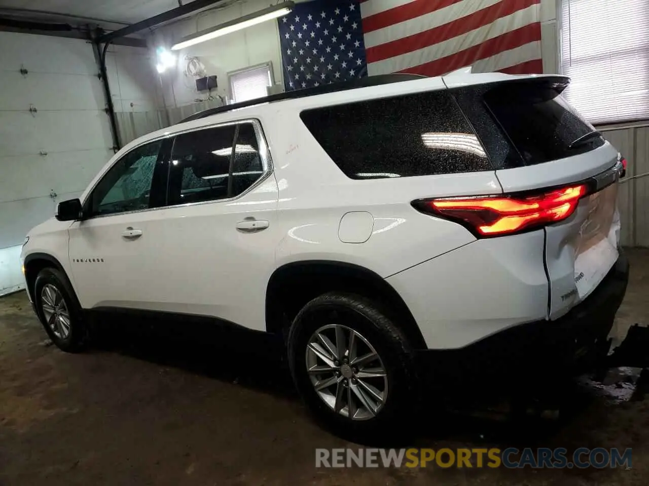 2 Photograph of a damaged car 1GNEVHKW3PJ146475 CHEVROLET TRAVERSE 2023