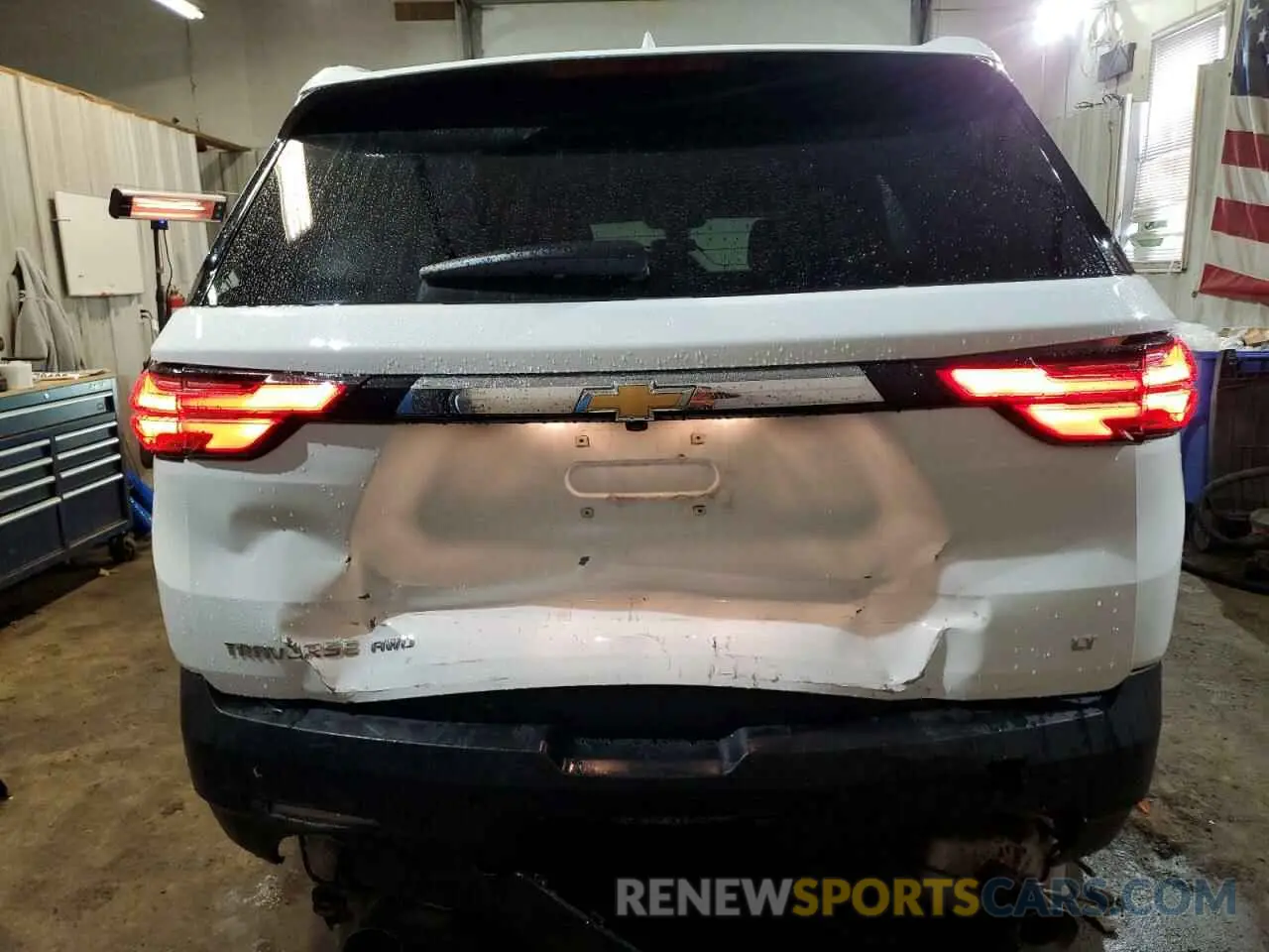 6 Photograph of a damaged car 1GNEVHKW3PJ146475 CHEVROLET TRAVERSE 2023