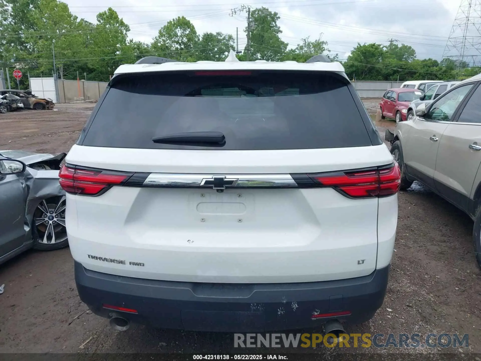 16 Photograph of a damaged car 1GNEVHKW4PJ187925 CHEVROLET TRAVERSE 2023