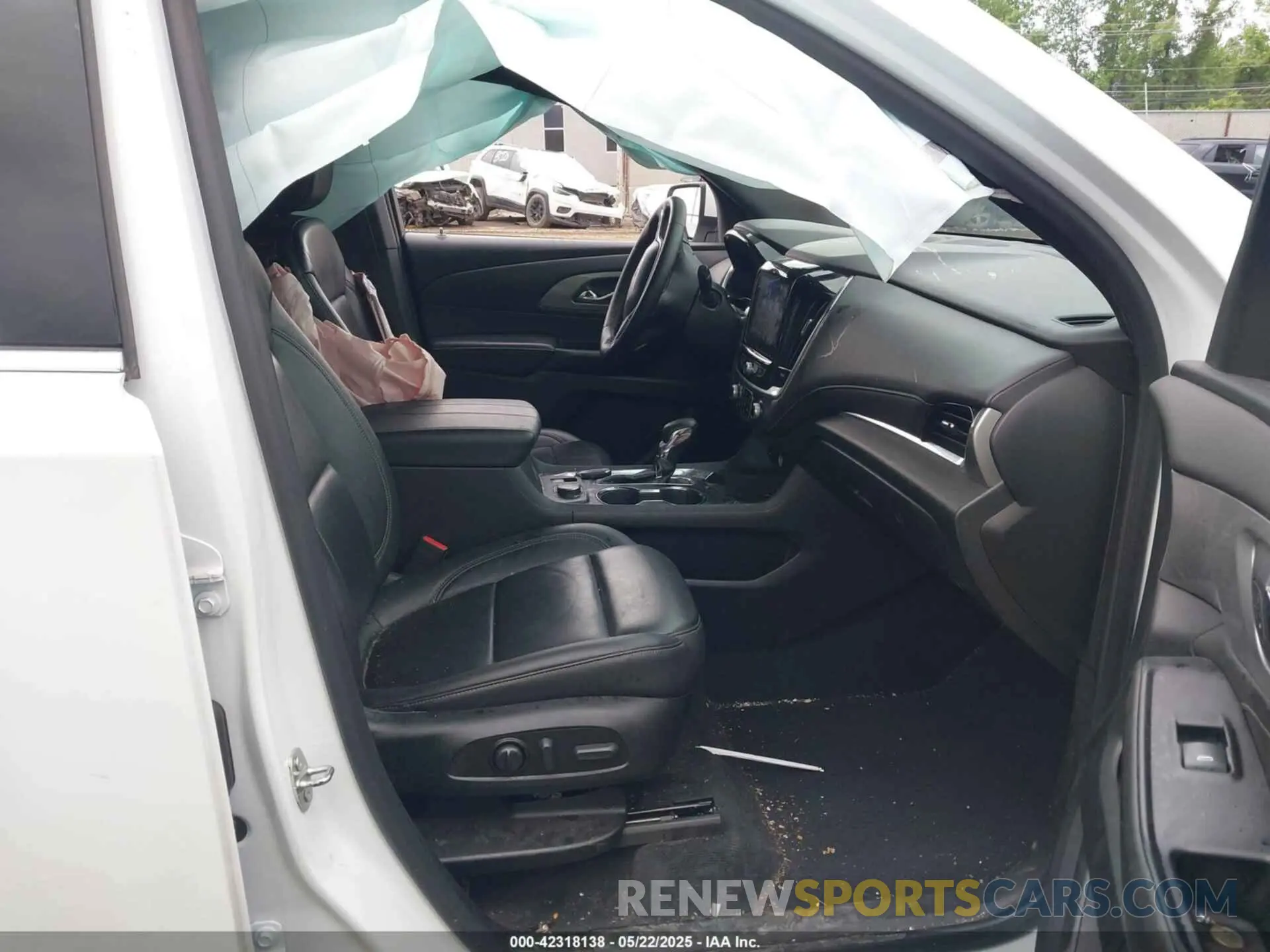 5 Photograph of a damaged car 1GNEVHKW4PJ187925 CHEVROLET TRAVERSE 2023