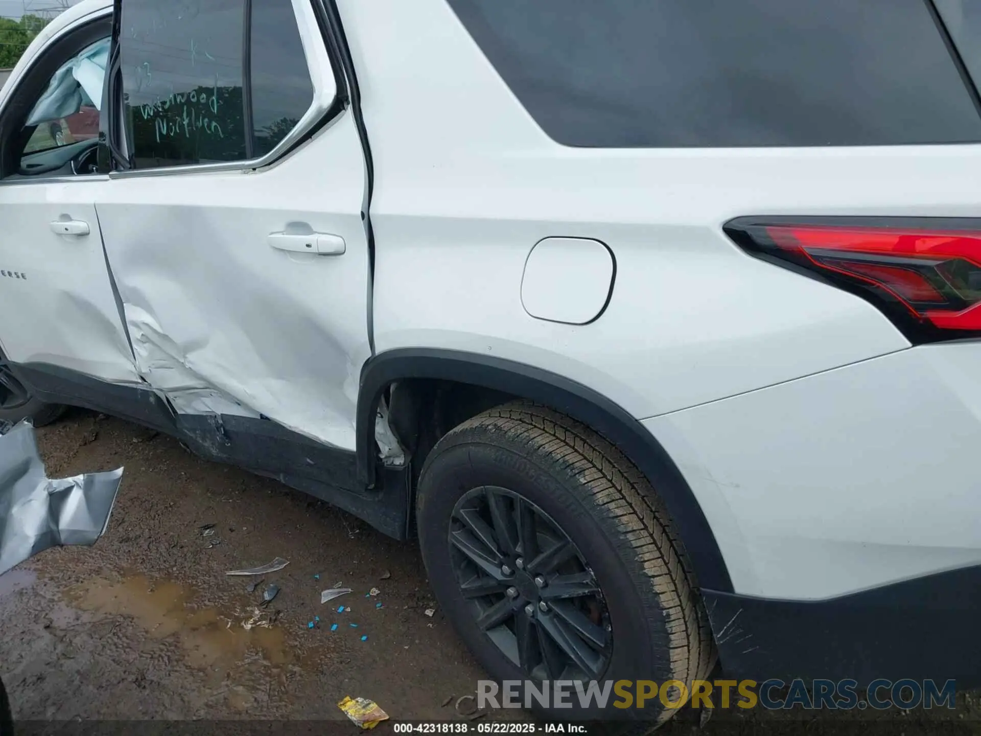 6 Photograph of a damaged car 1GNEVHKW4PJ187925 CHEVROLET TRAVERSE 2023