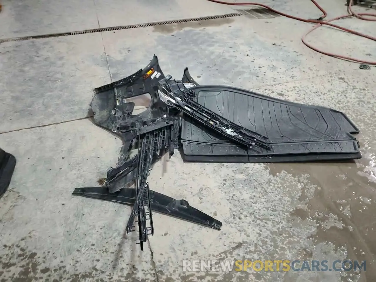 13 Photograph of a damaged car 1GNEVHKW4PJ231163 CHEVROLET TRAVERSE 2023