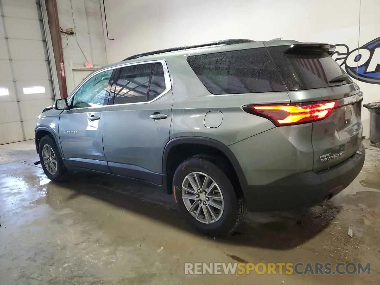 2 Photograph of a damaged car 1GNEVHKW4PJ231163 CHEVROLET TRAVERSE 2023