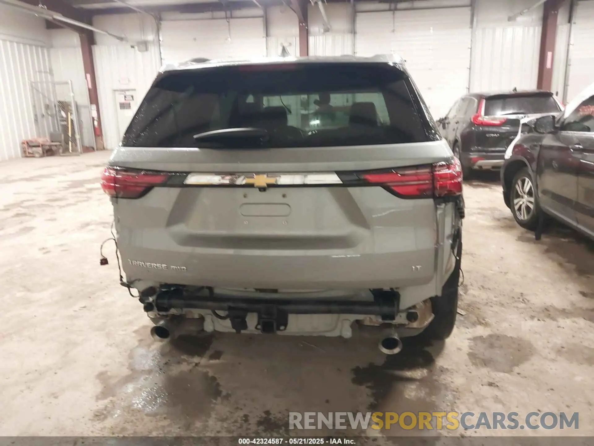 16 Photograph of a damaged car 1GNEVHKW6PJ226546 CHEVROLET TRAVERSE 2023