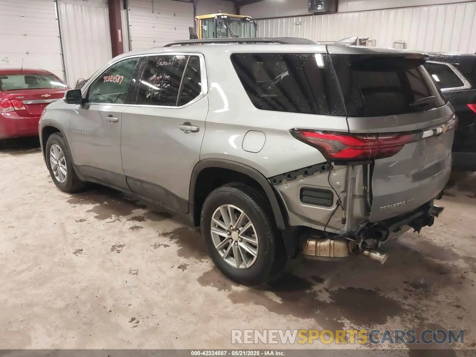 3 Photograph of a damaged car 1GNEVHKW6PJ226546 CHEVROLET TRAVERSE 2023