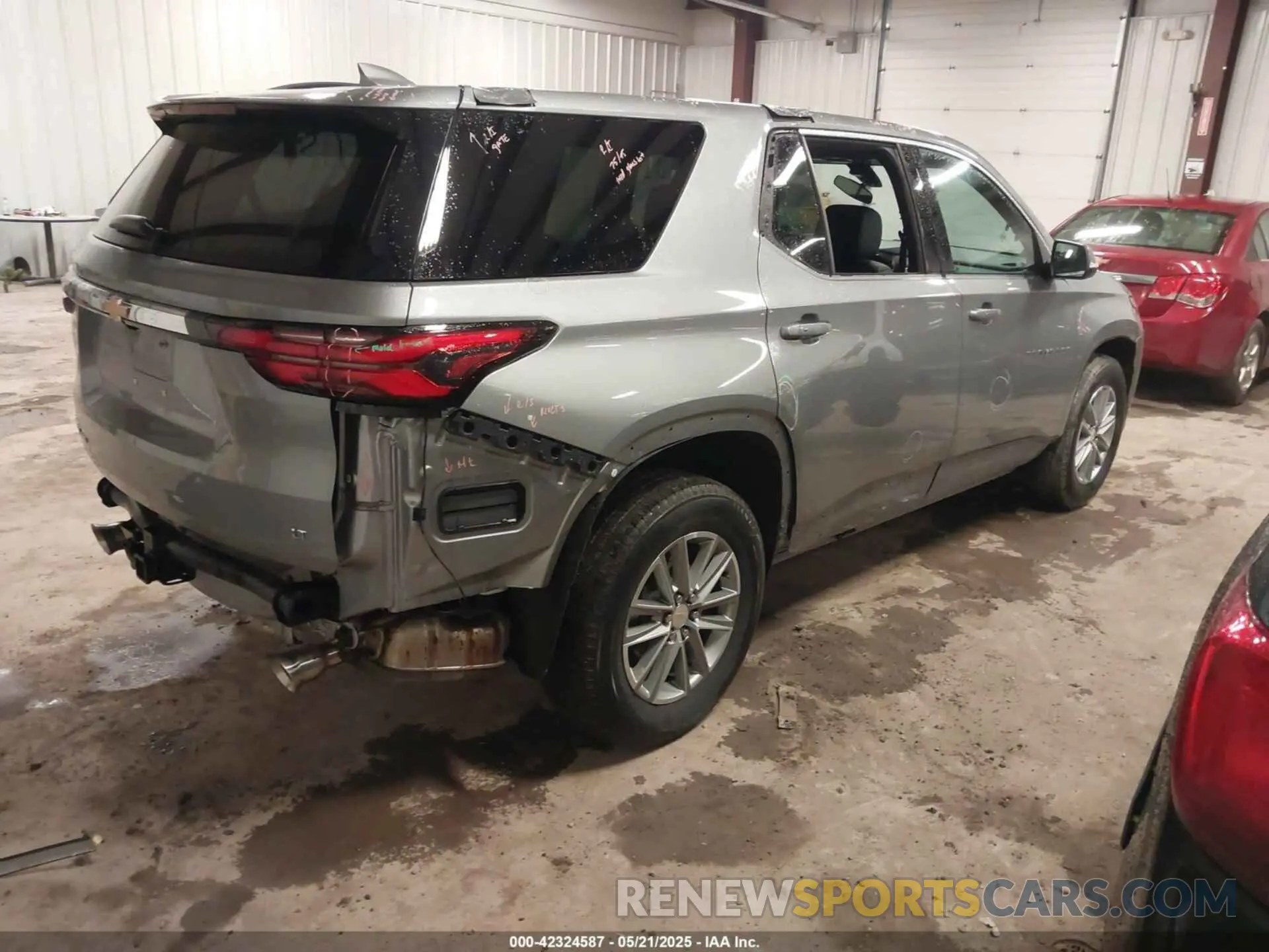4 Photograph of a damaged car 1GNEVHKW6PJ226546 CHEVROLET TRAVERSE 2023