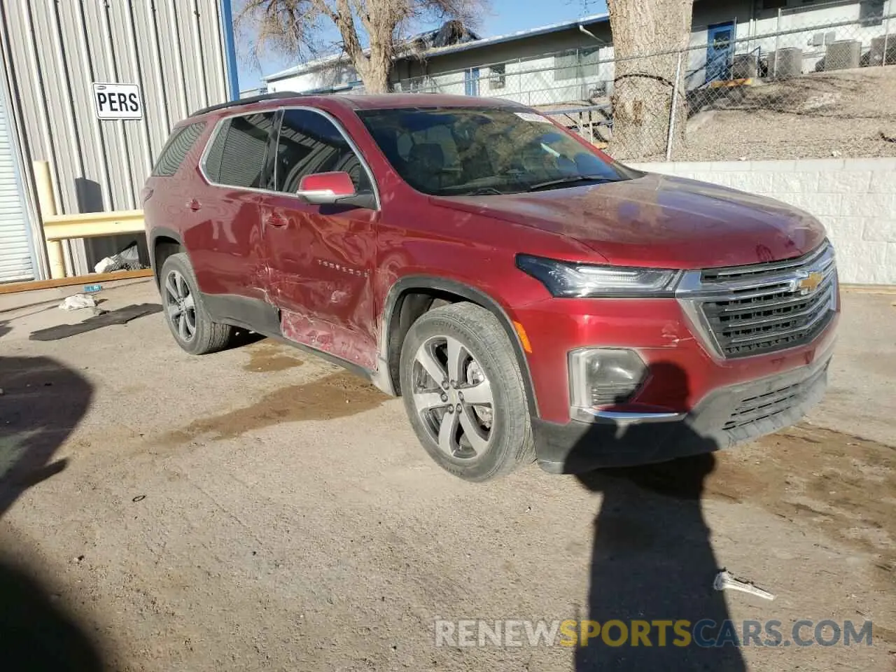 4 Photograph of a damaged car 1GNEVHKW6PJ254993 CHEVROLET TRAVERSE 2023