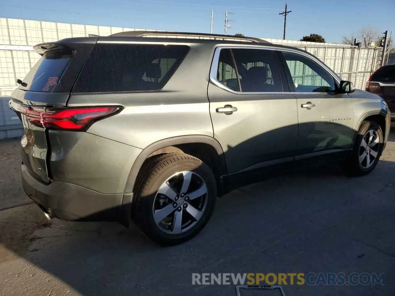 3 Photograph of a damaged car 1GNEVHKW8PJ190861 CHEVROLET TRAVERSE 2023