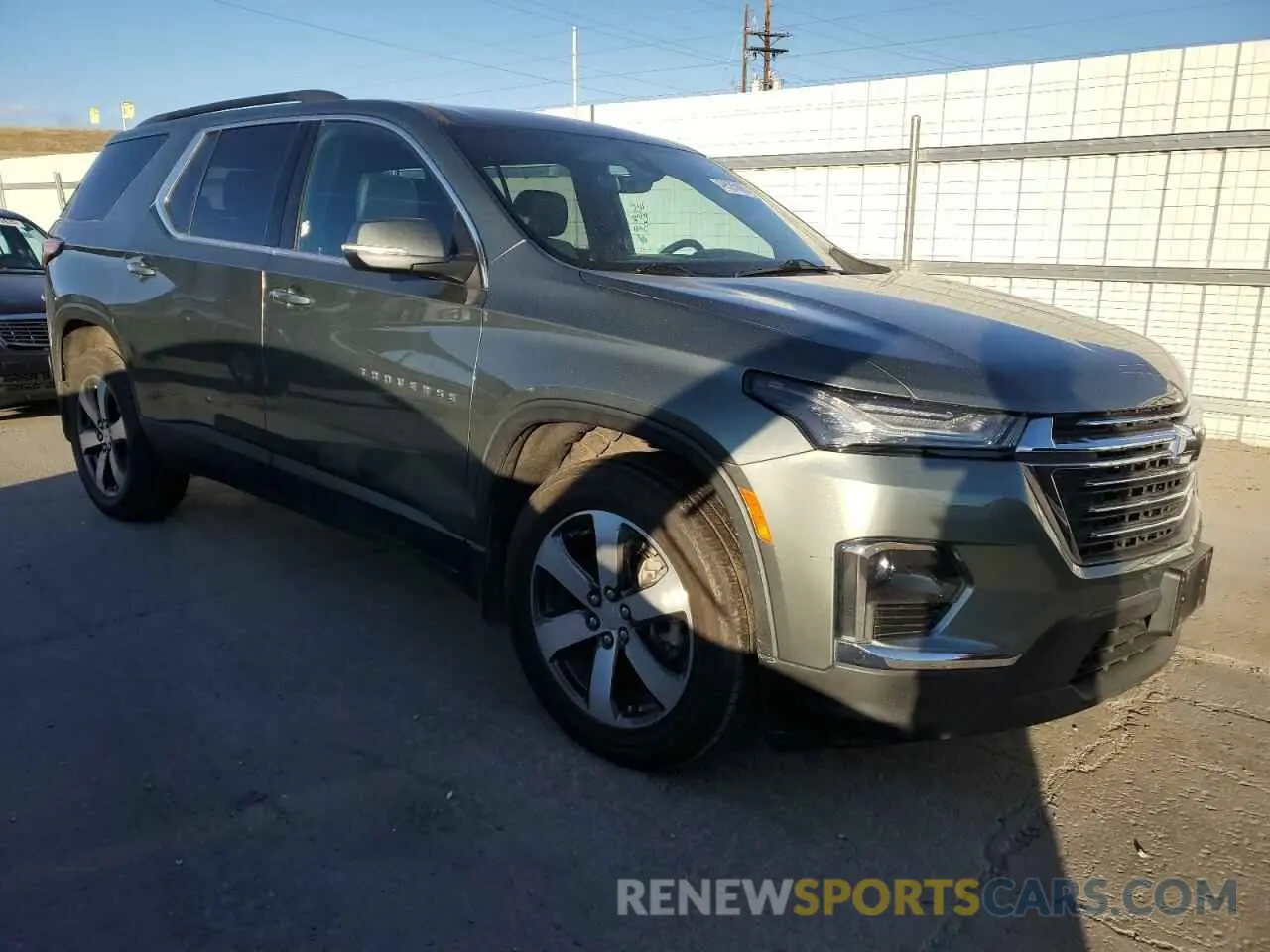 4 Photograph of a damaged car 1GNEVHKW8PJ190861 CHEVROLET TRAVERSE 2023