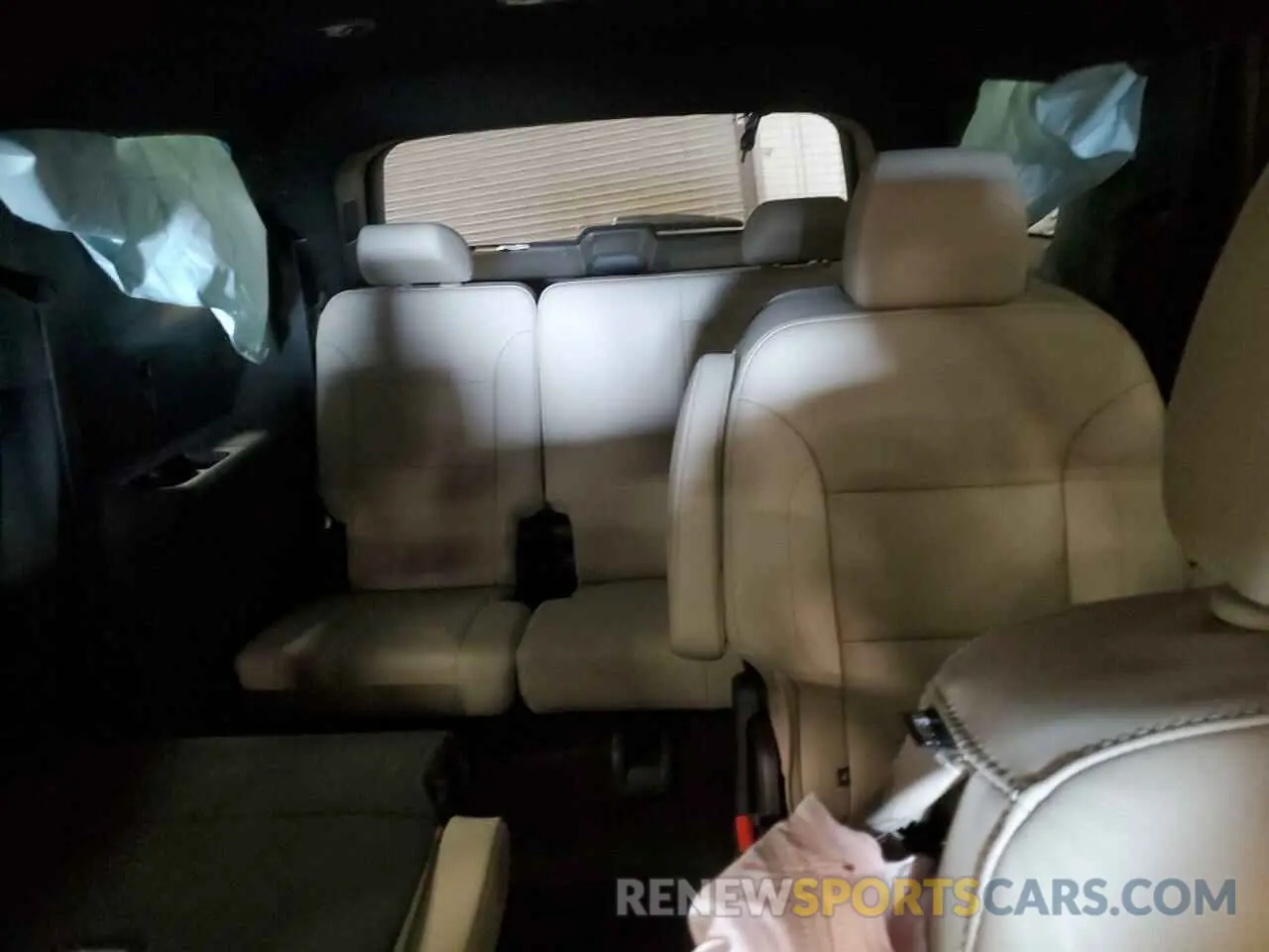 10 Photograph of a damaged car 1GNEVHKW9PJ185409 CHEVROLET TRAVERSE 2023