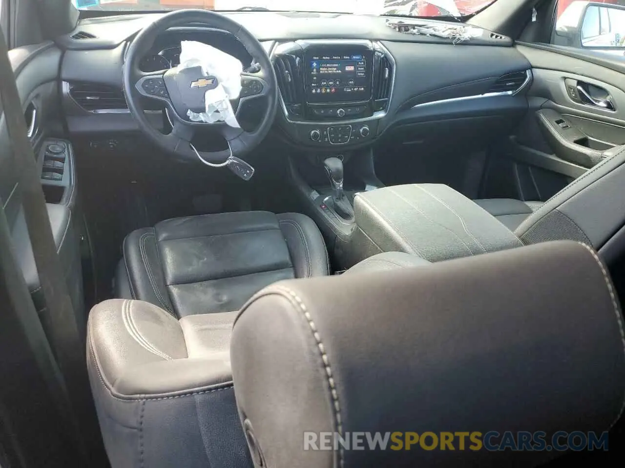 8 Photograph of a damaged car 1GNEVHKWXPJ231359 CHEVROLET TRAVERSE 2023