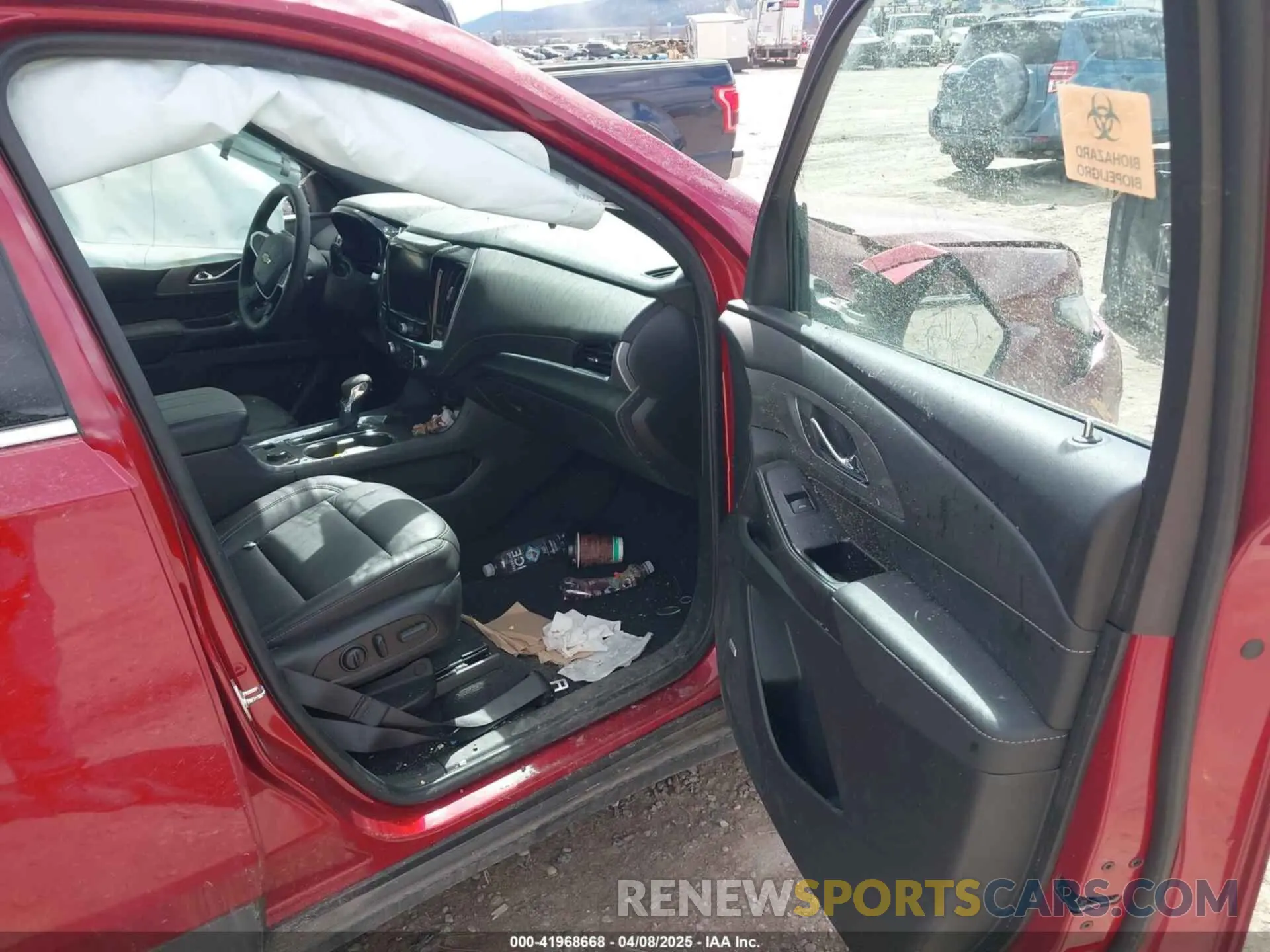 5 Photograph of a damaged car 1GNEVHKWXPJ298401 CHEVROLET TRAVERSE 2023