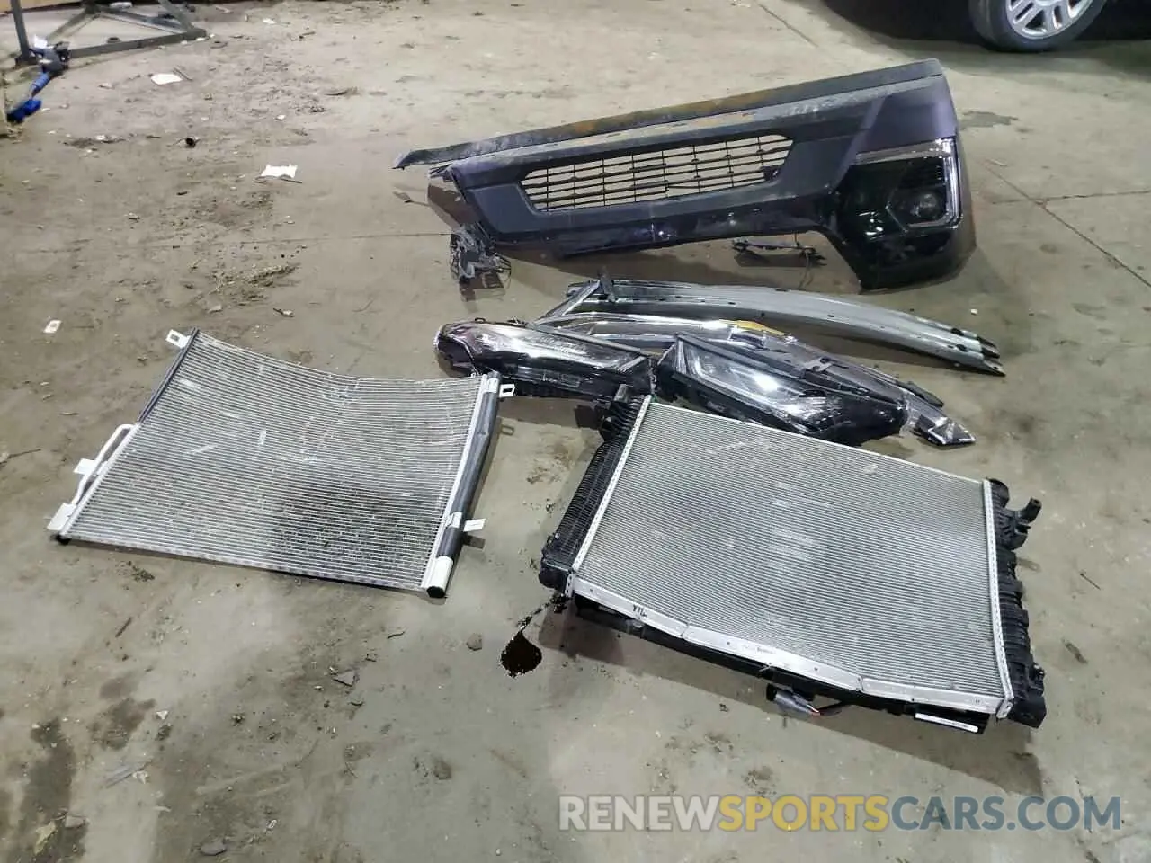13 Photograph of a damaged car 1GNEVHKWXPJ323801 CHEVROLET TRAVERSE 2023