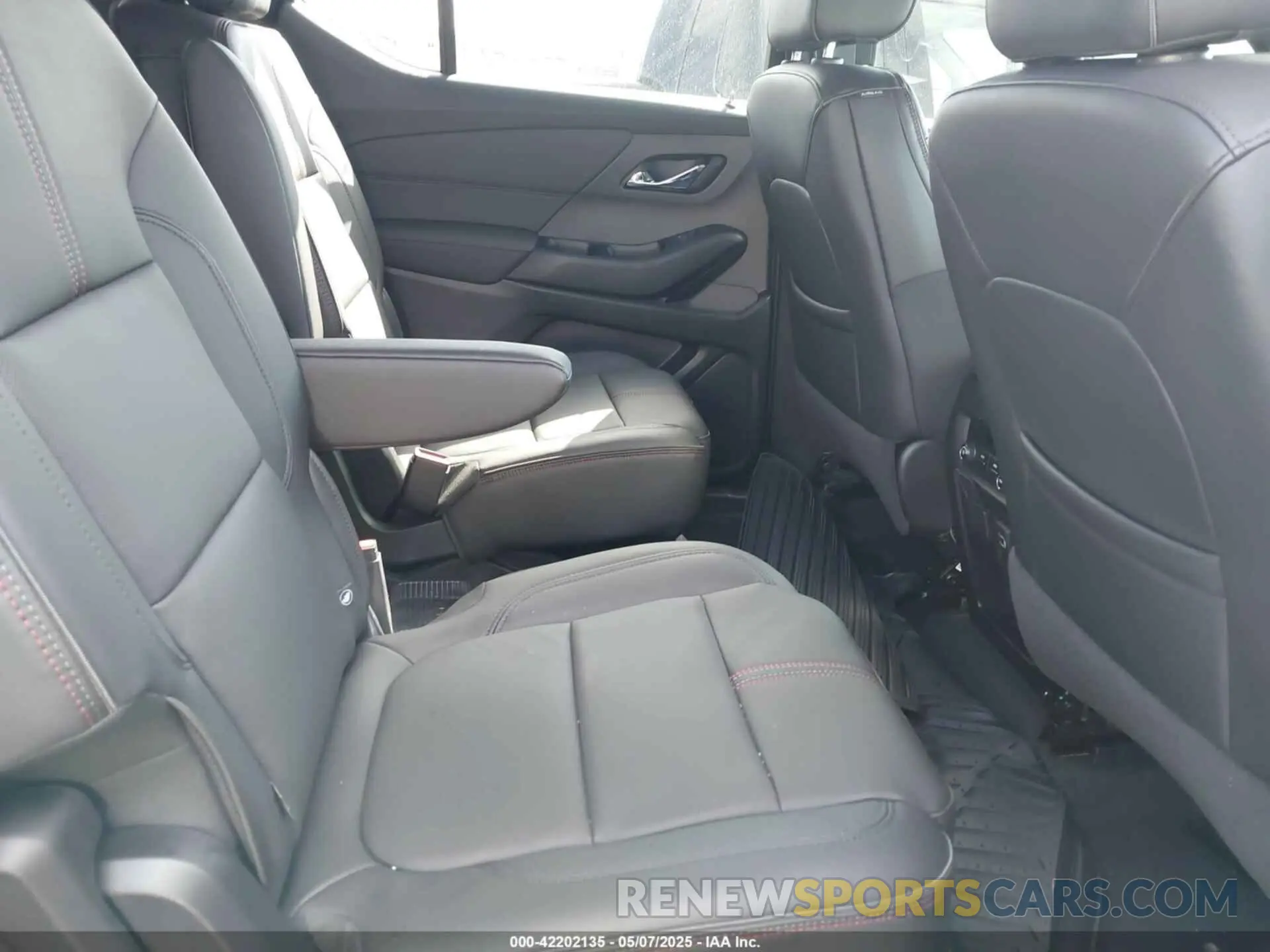 8 Photograph of a damaged car 1GNEVJKW0PJ119192 CHEVROLET TRAVERSE 2023