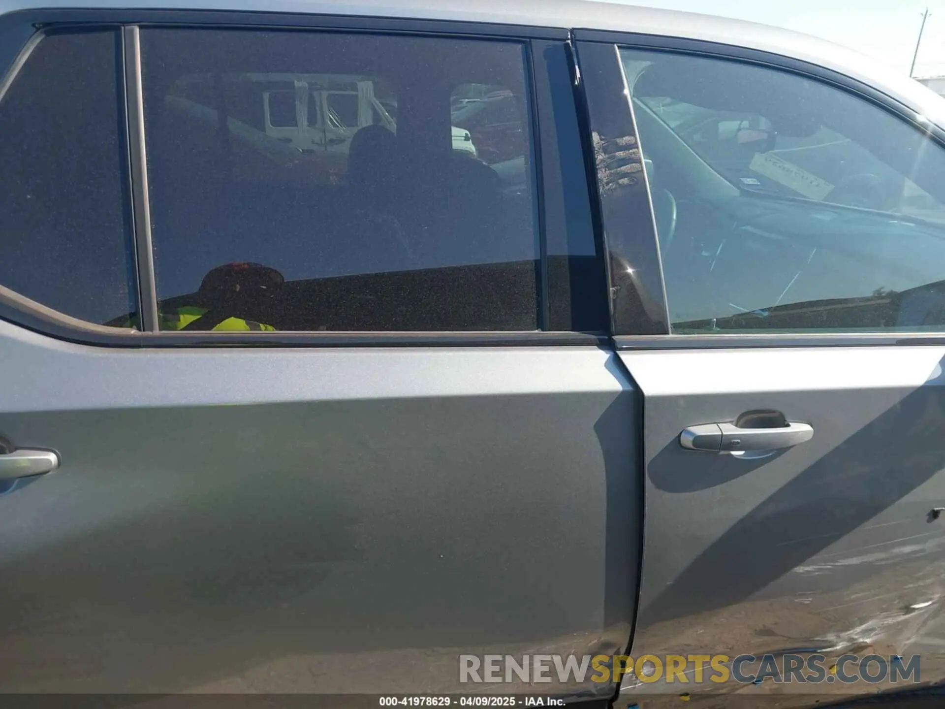 13 Photograph of a damaged car 1GNEVJKW3PJ260290 CHEVROLET TRAVERSE 2023