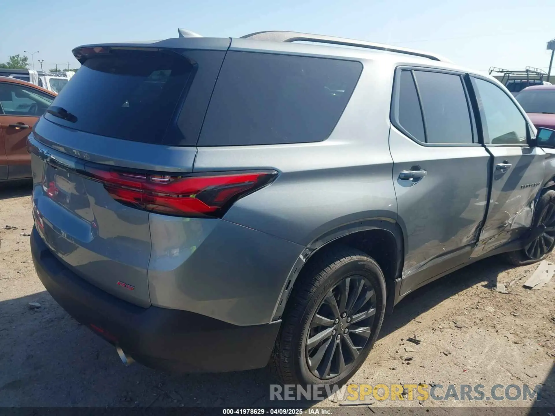 4 Photograph of a damaged car 1GNEVJKW3PJ260290 CHEVROLET TRAVERSE 2023