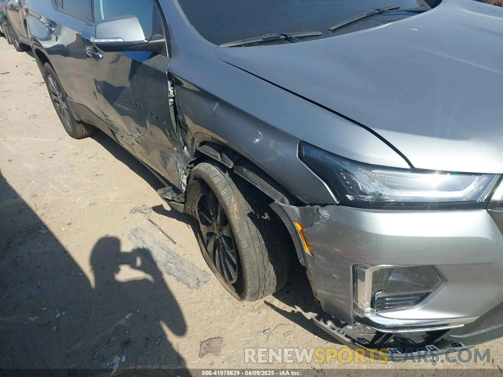 6 Photograph of a damaged car 1GNEVJKW3PJ260290 CHEVROLET TRAVERSE 2023