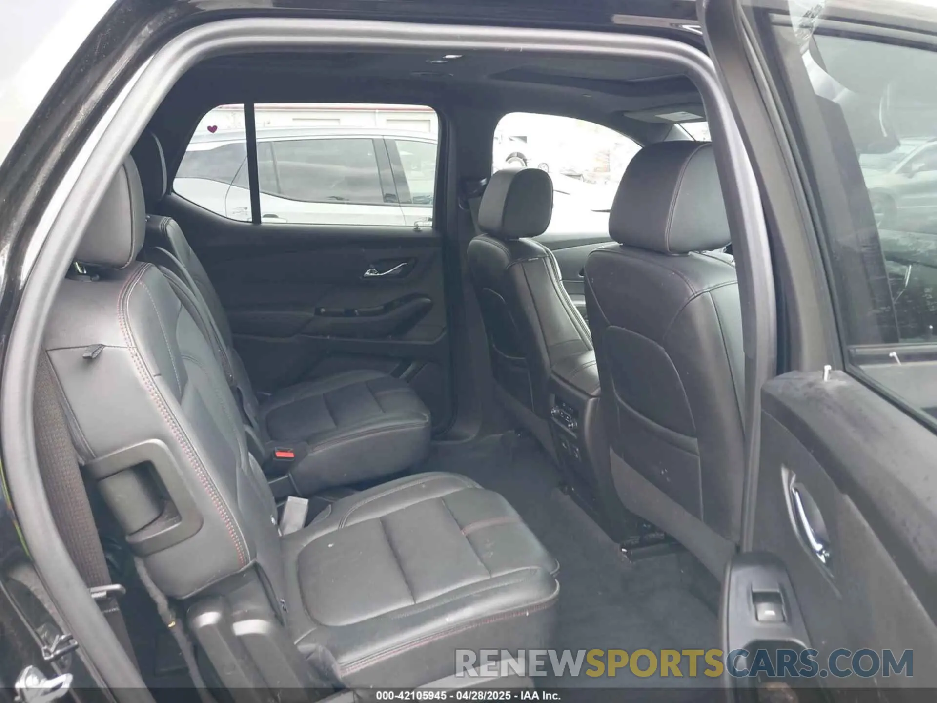 8 Photograph of a damaged car 1GNEVJKW5PJ250182 CHEVROLET TRAVERSE 2023