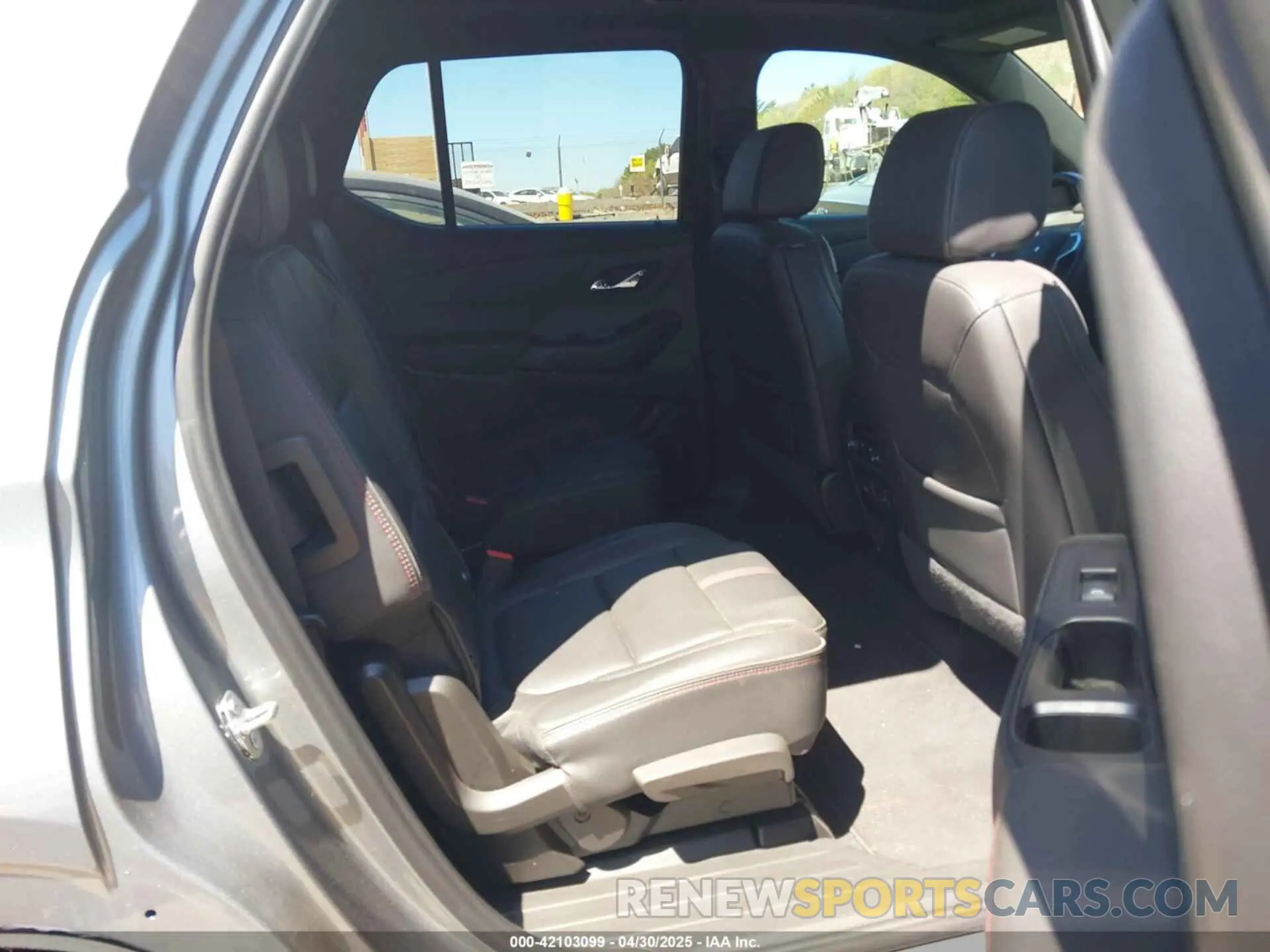 8 Photograph of a damaged car 1GNEVJKWXPJ245883 CHEVROLET TRAVERSE 2023