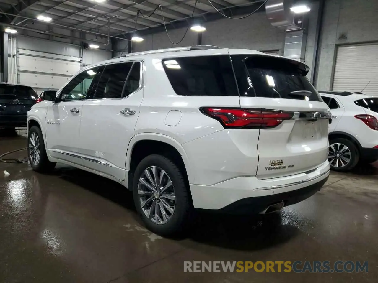 2 Photograph of a damaged car 1GNEVKKW1PJ122981 CHEVROLET TRAVERSE 2023