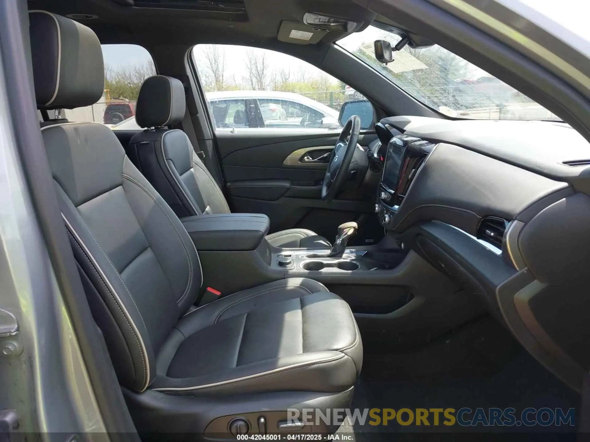 5 Photograph of a damaged car 1GNEVKKW1PJ290023 CHEVROLET TRAVERSE 2023