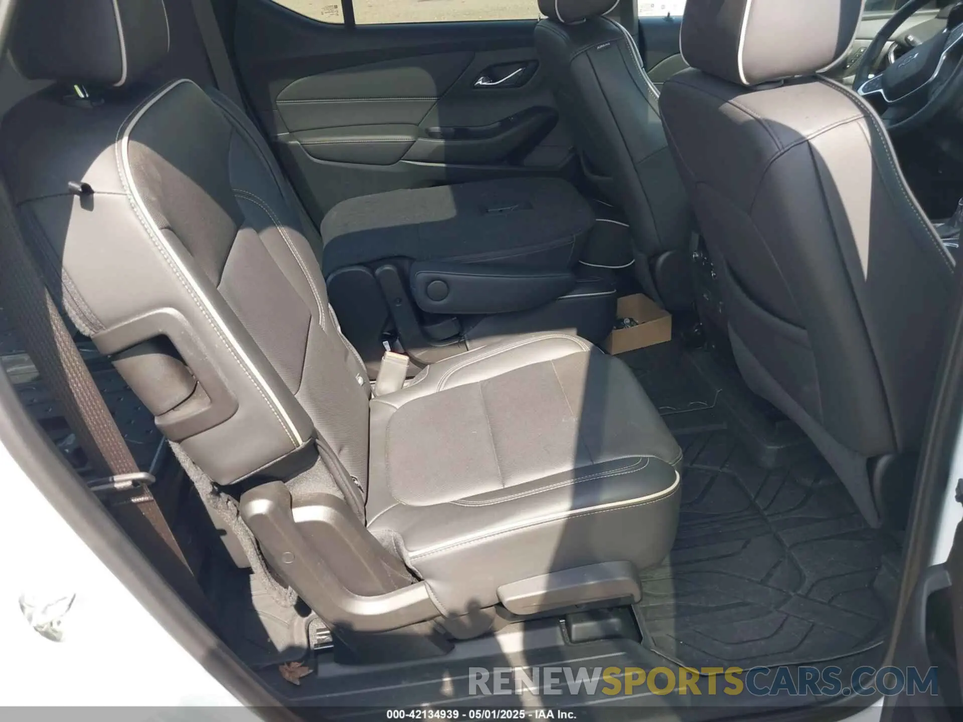 8 Photograph of a damaged car 1GNEVKKW2PJ257838 CHEVROLET TRAVERSE 2023