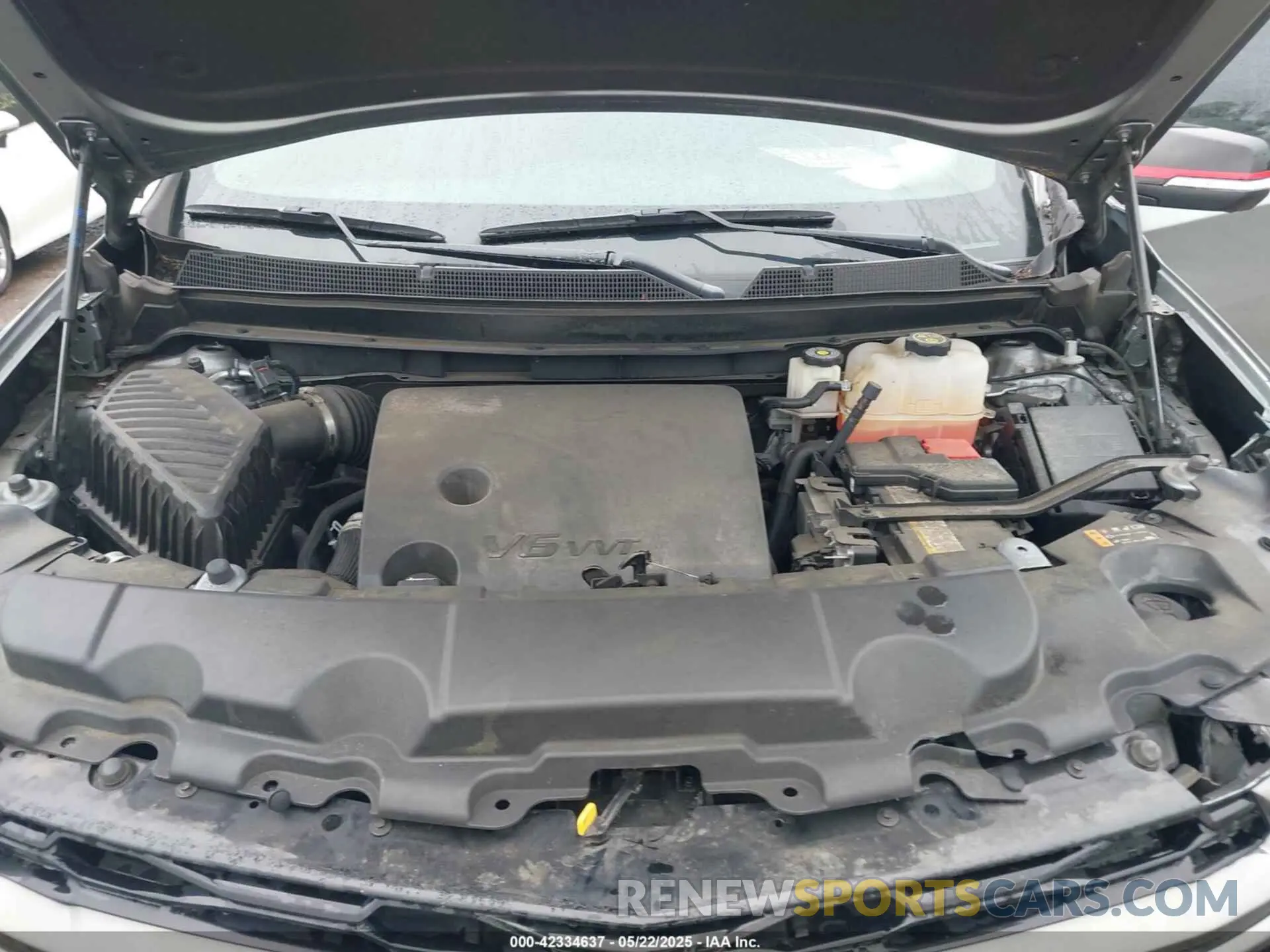 10 Photograph of a damaged car 1GNEVKKW5PJ130999 CHEVROLET TRAVERSE 2023
