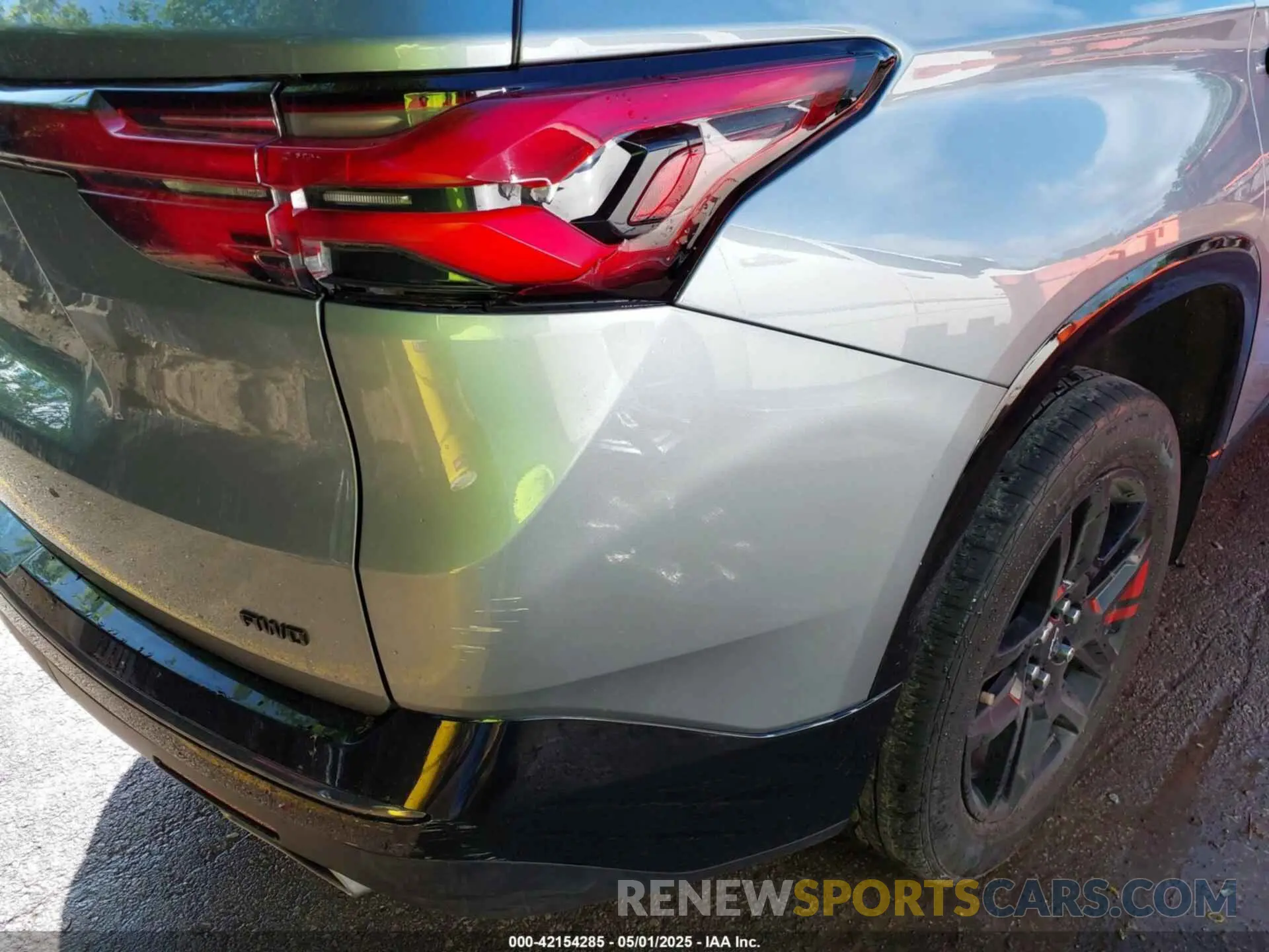 18 Photograph of a damaged car 1GNEVKKW6PJ162568 CHEVROLET TRAVERSE 2023