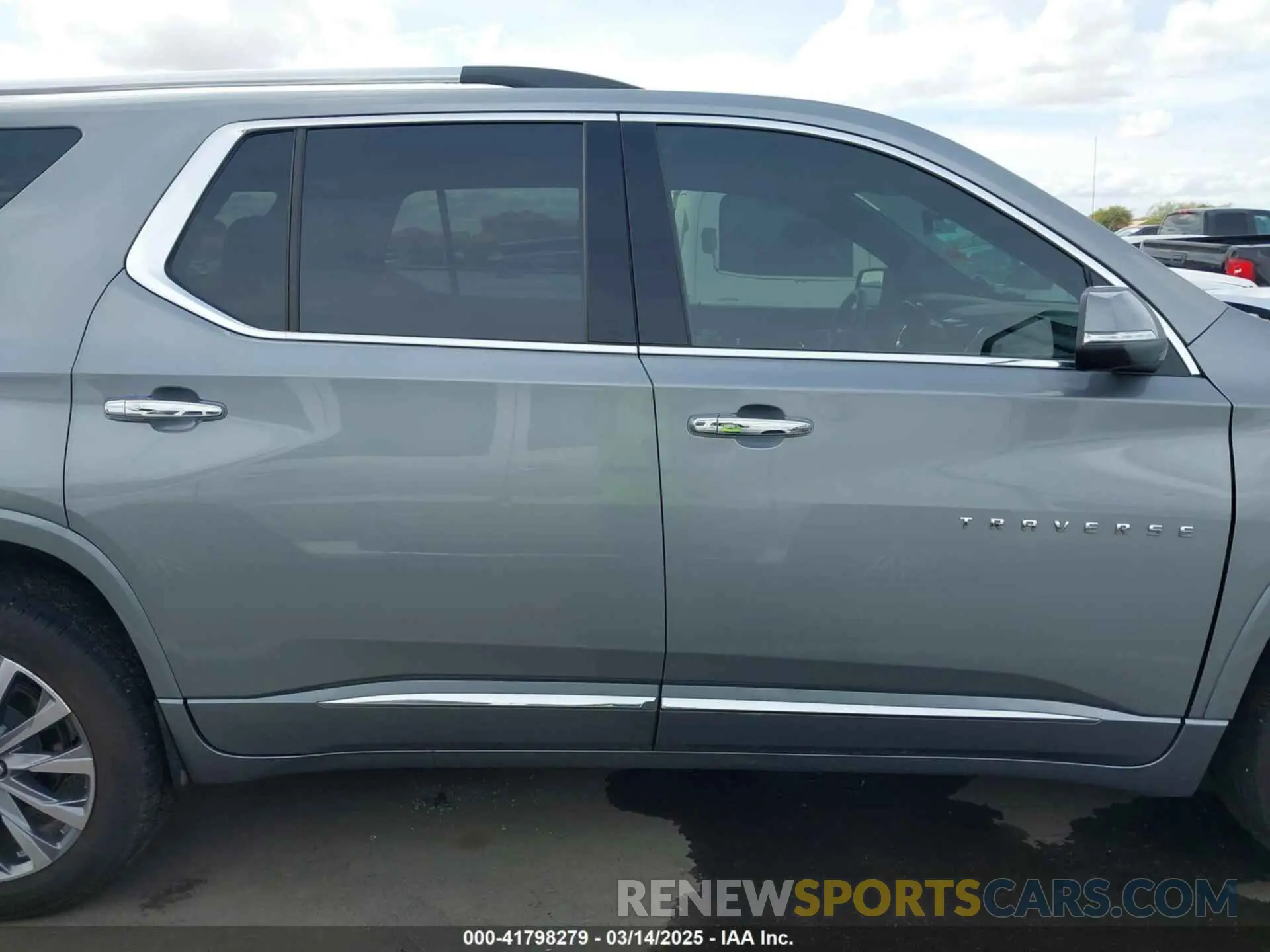 14 Photograph of a damaged car 1GNEVKKW6PJ287411 CHEVROLET TRAVERSE 2023