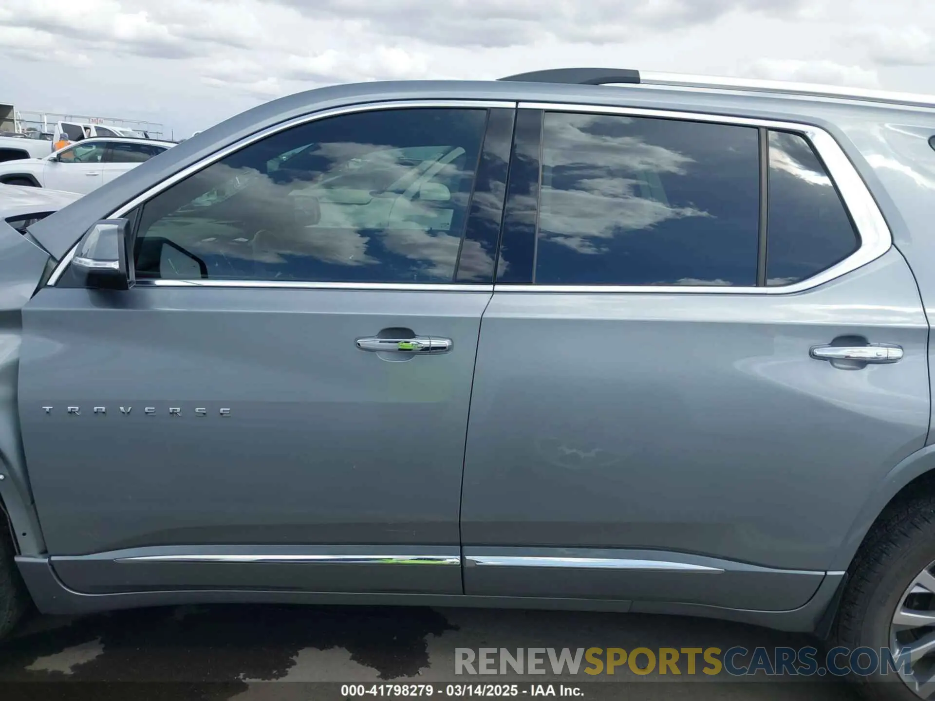 15 Photograph of a damaged car 1GNEVKKW6PJ287411 CHEVROLET TRAVERSE 2023