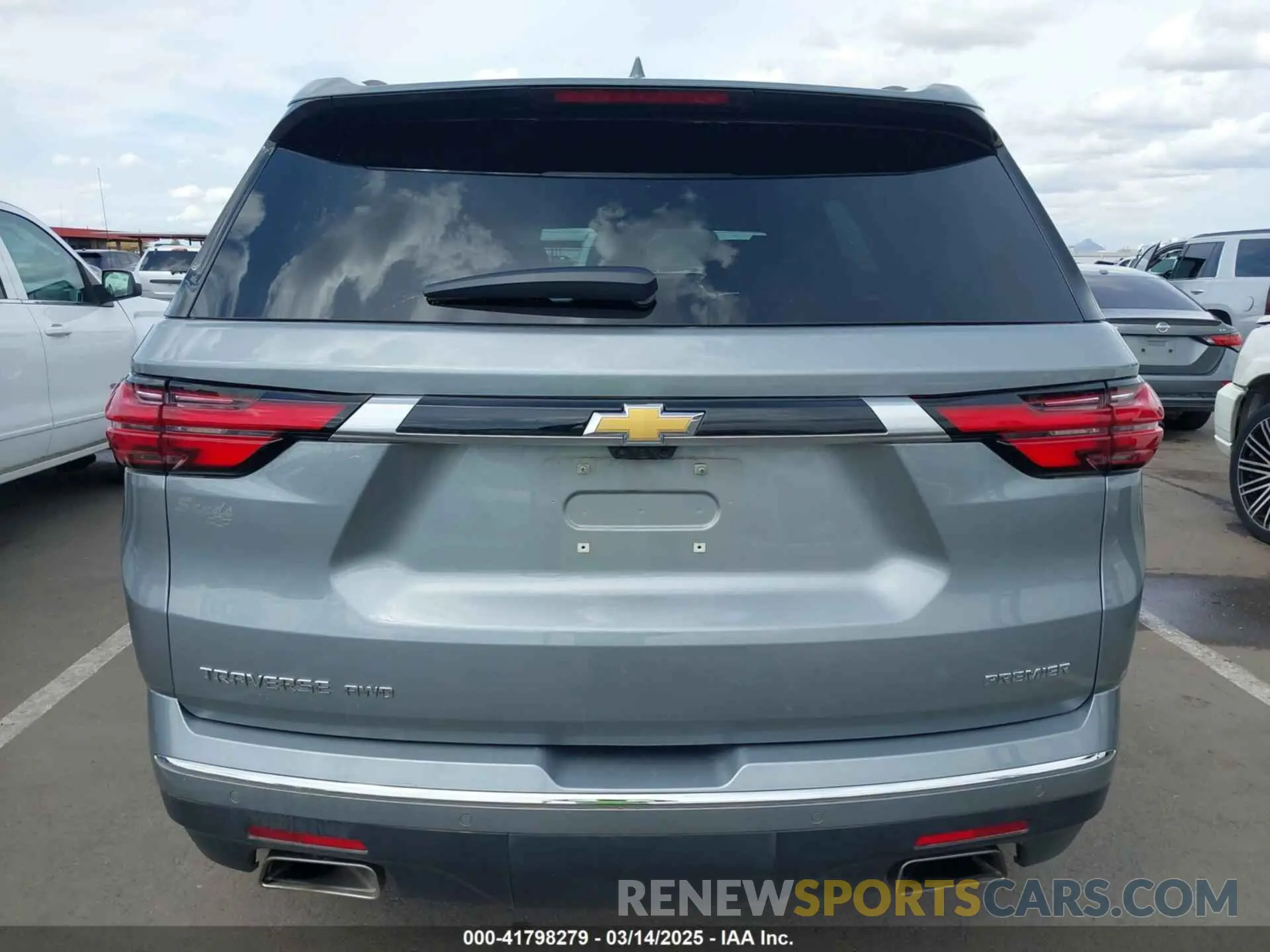 17 Photograph of a damaged car 1GNEVKKW6PJ287411 CHEVROLET TRAVERSE 2023