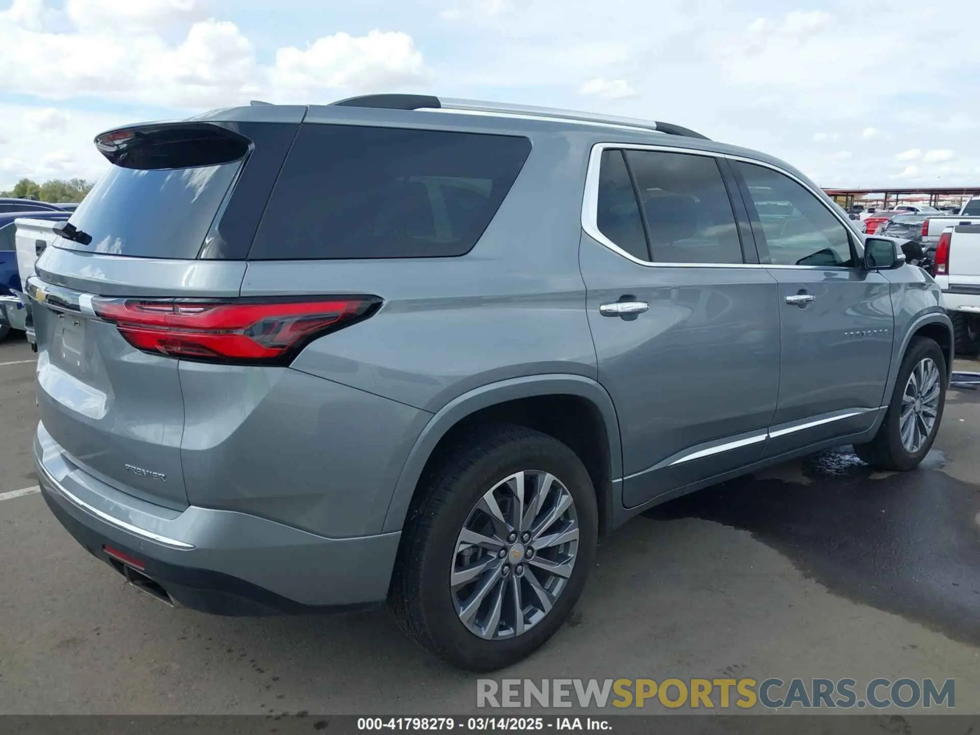 4 Photograph of a damaged car 1GNEVKKW6PJ287411 CHEVROLET TRAVERSE 2023