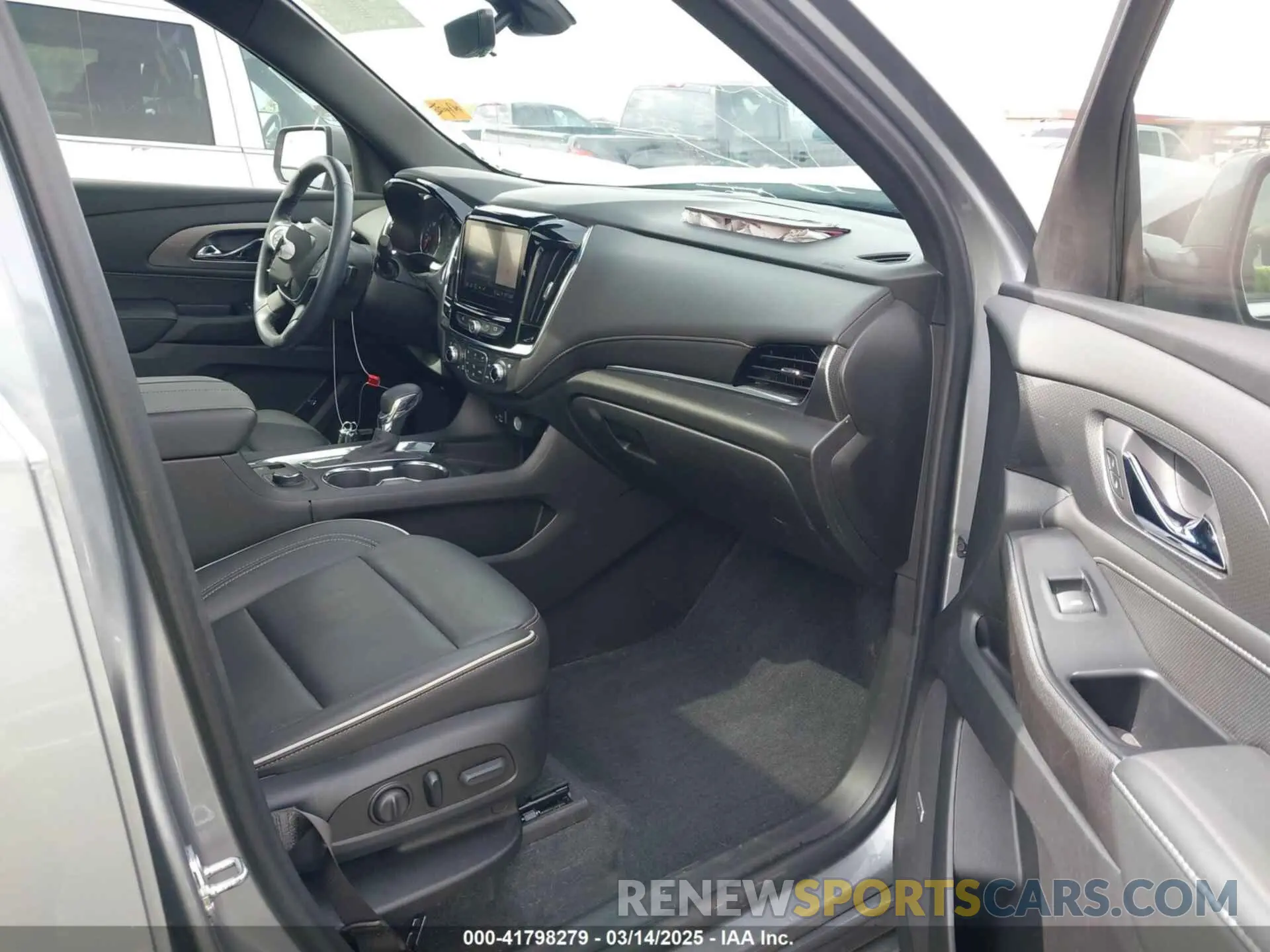 5 Photograph of a damaged car 1GNEVKKW6PJ287411 CHEVROLET TRAVERSE 2023