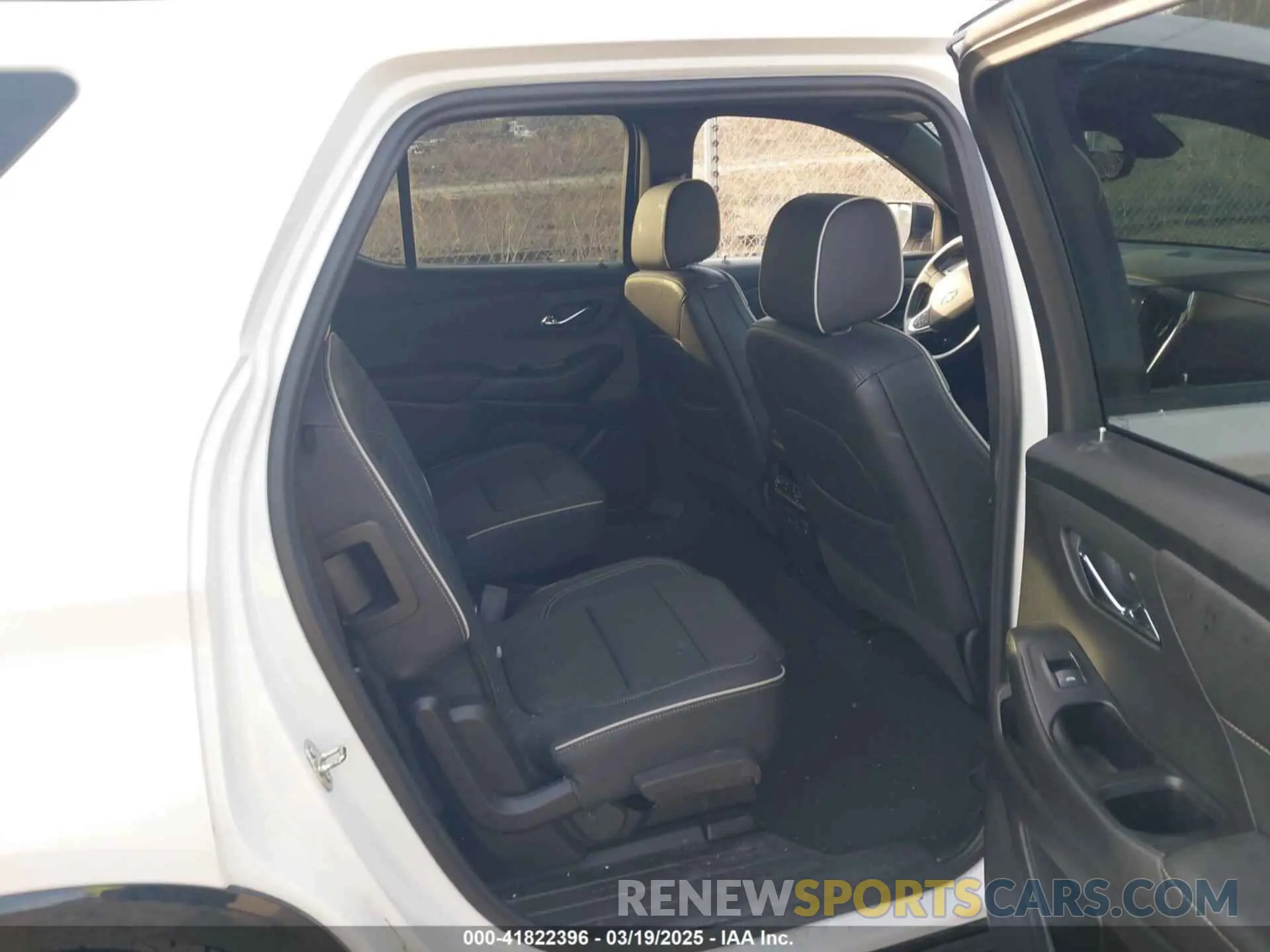 8 Photograph of a damaged car 1GNEVKKW8PJ218171 CHEVROLET TRAVERSE 2023