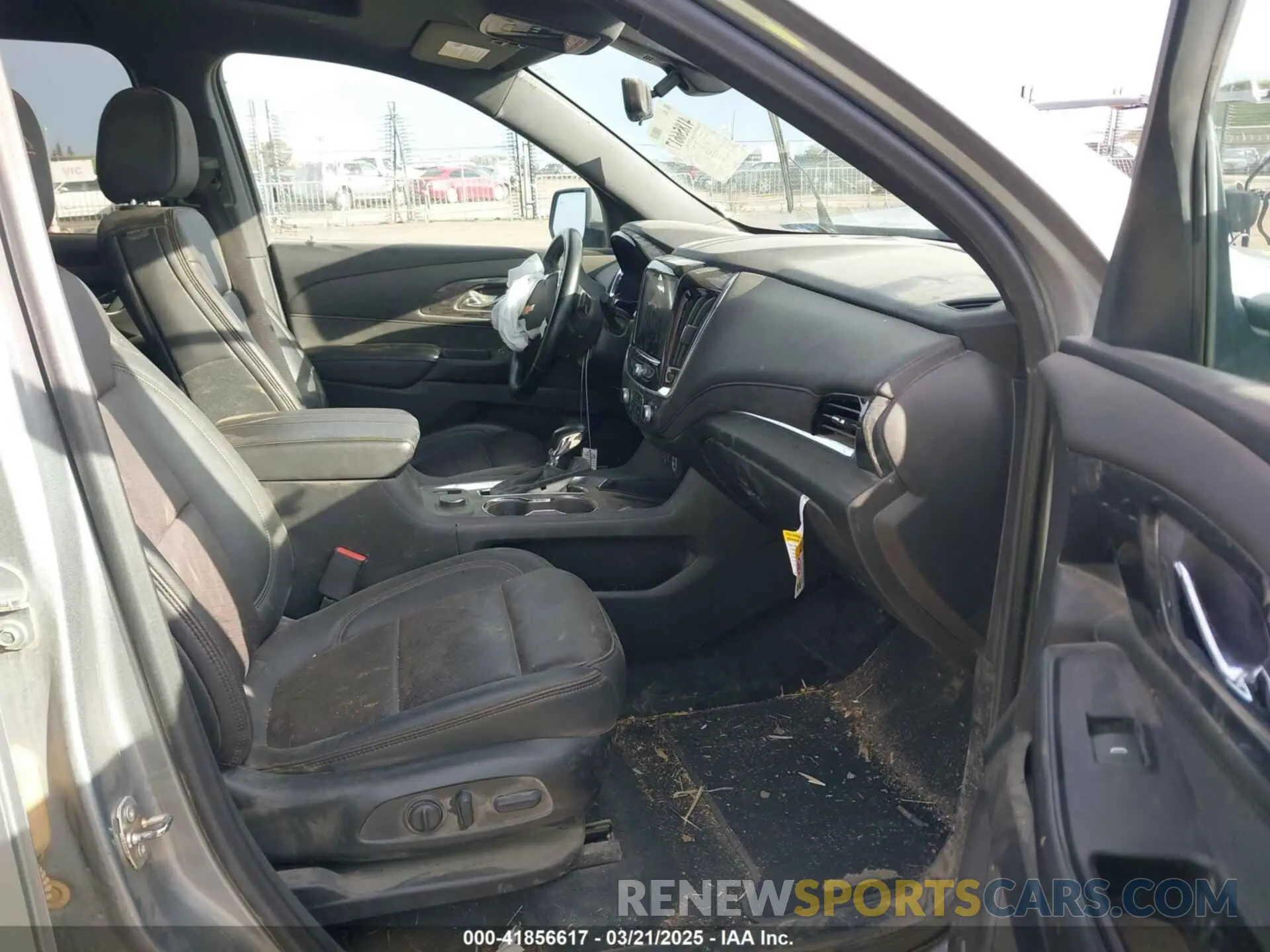5 Photograph of a damaged car 1GNEVNKW3PJ200209 CHEVROLET TRAVERSE 2023