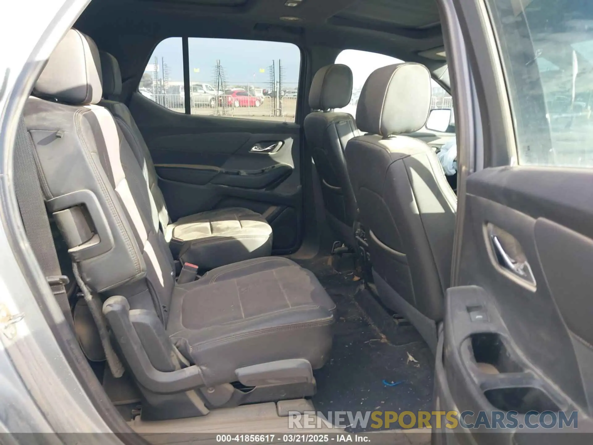 8 Photograph of a damaged car 1GNEVNKW3PJ200209 CHEVROLET TRAVERSE 2023