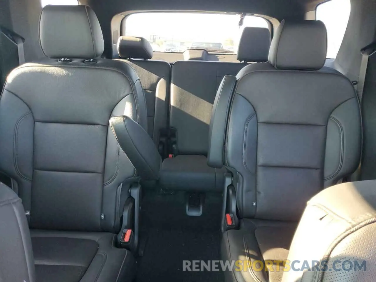 10 Photograph of a damaged car 1GNEVNKW4PJ275677 CHEVROLET TRAVERSE 2023